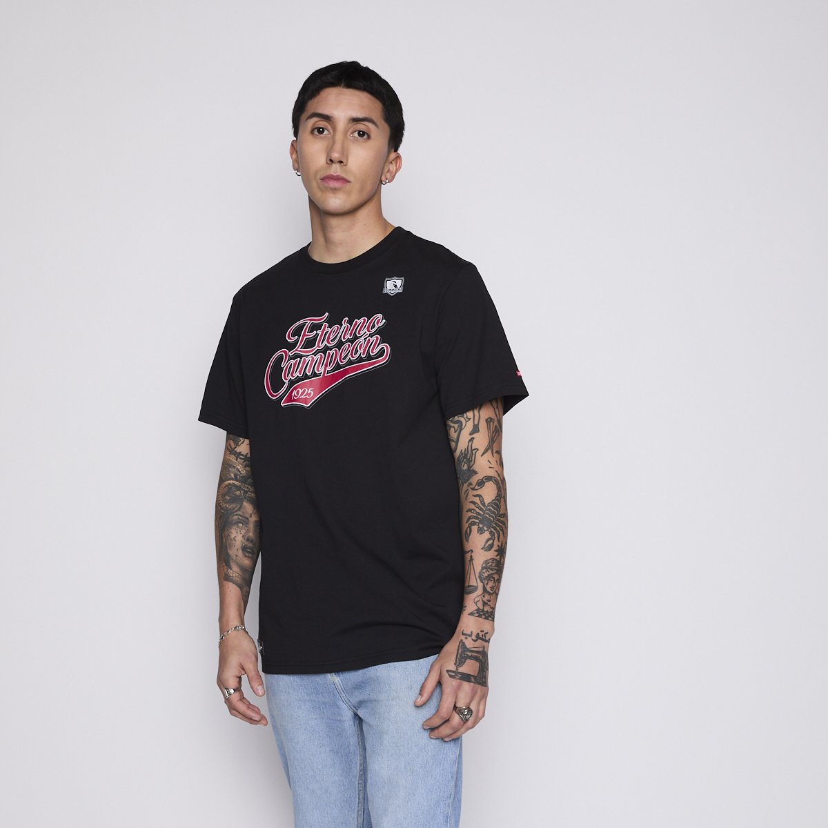 Polera Colo Colo Urbano Hombre Eterno Campeón Negro y Rojo-2