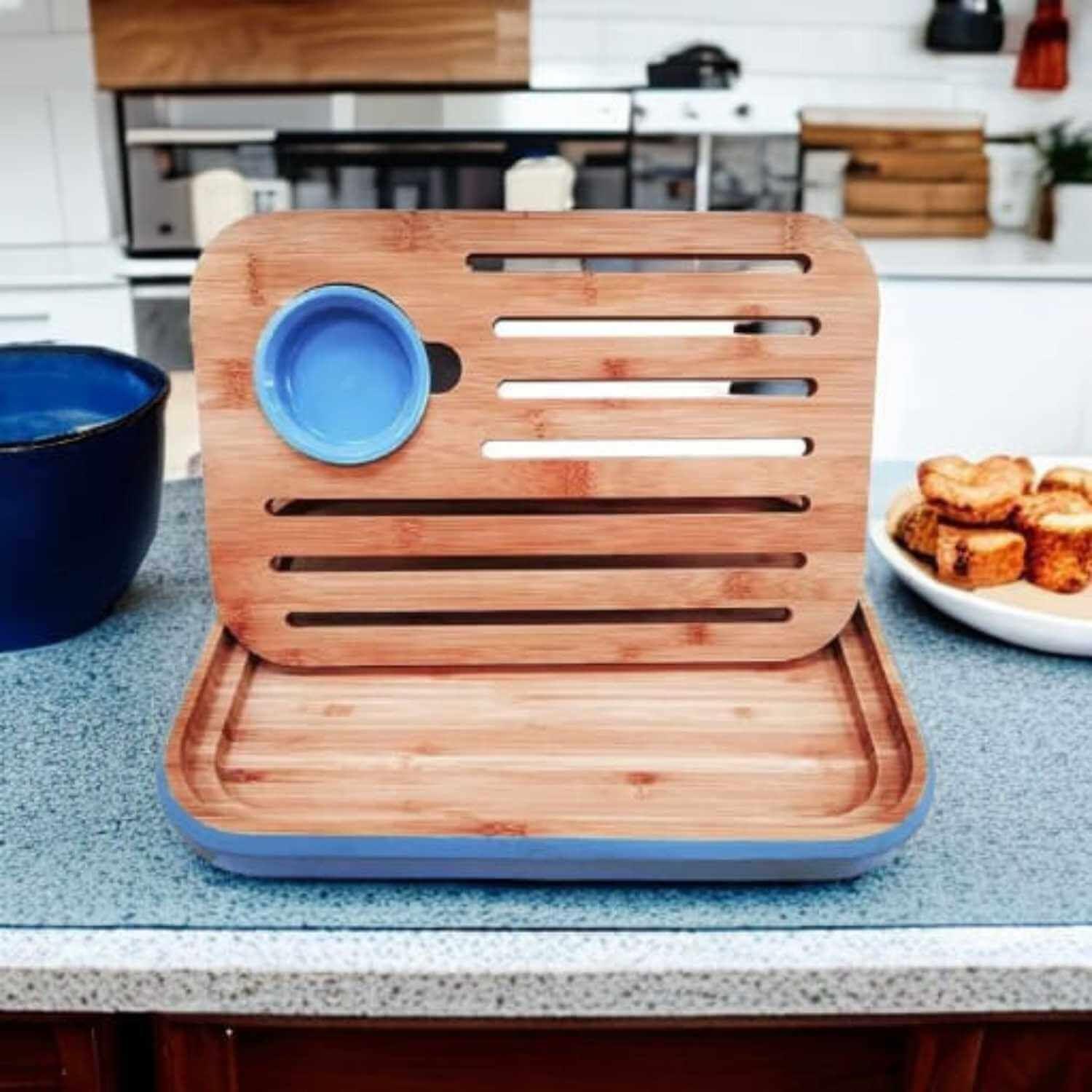 Tabla para cocktail de madera con pocillo celeste-2