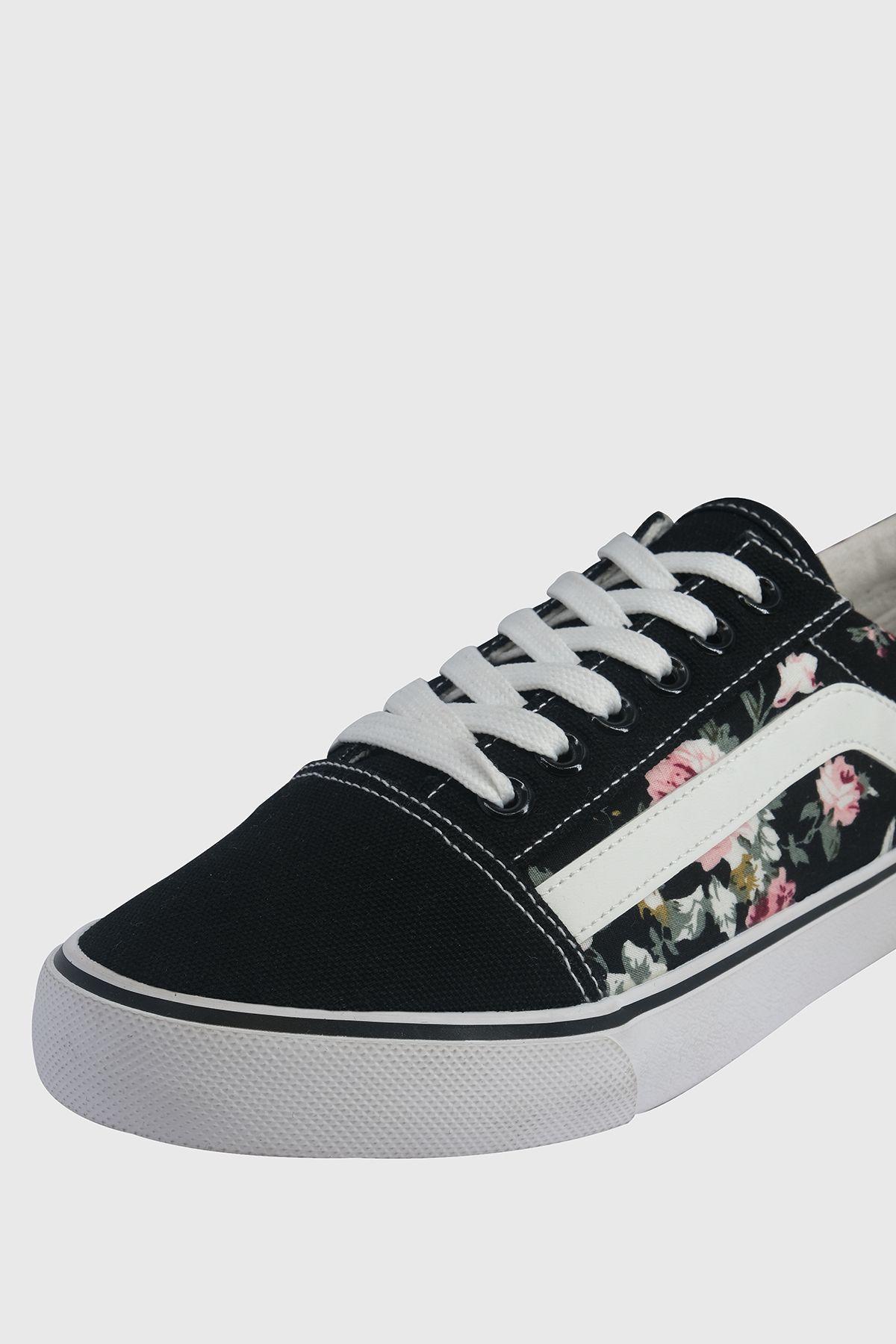 Zapatilla Eiger Negro Floreado UNS-3