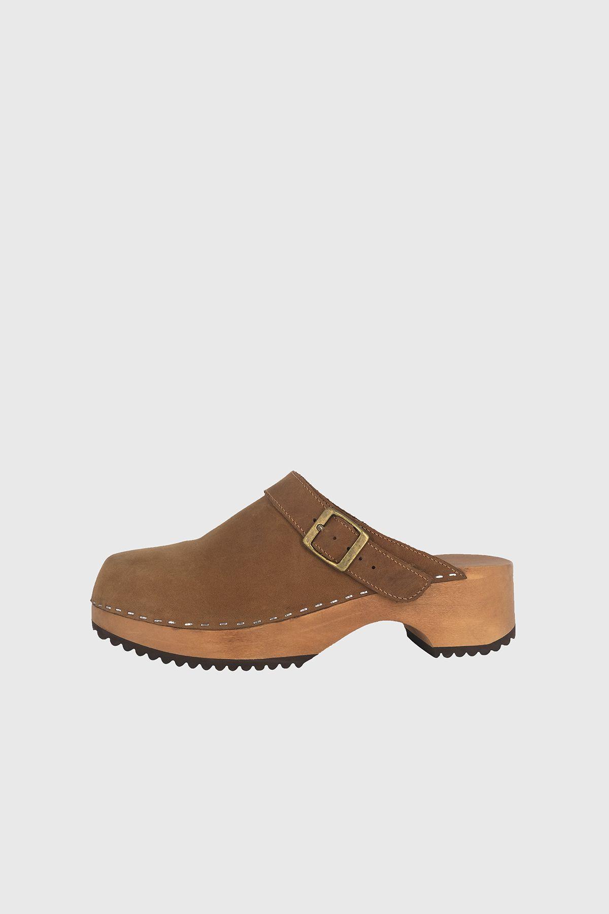 Zueco Madera Petal Caramelo Alquimia-1