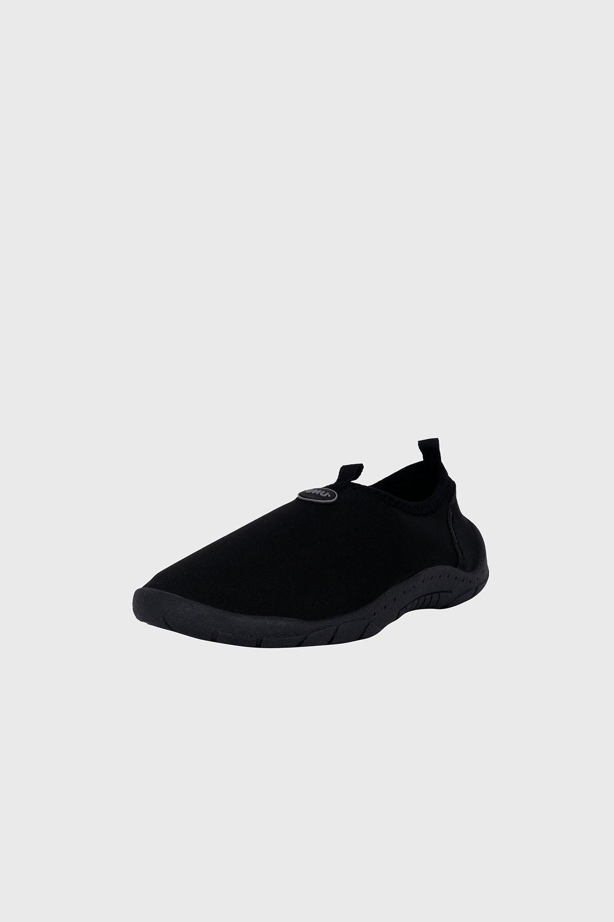Zapatilla de Agua Avellano Negro UNS-0