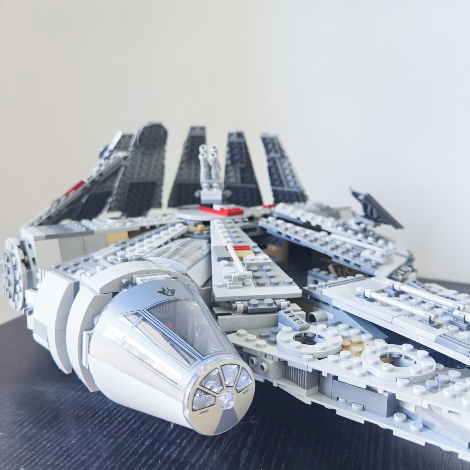 Millennium Falcon - 1381 Piezas-6