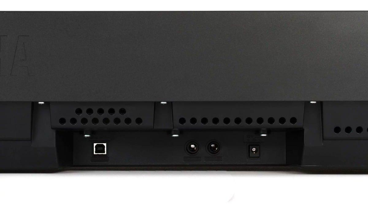 Piano Digital Yamaha P45 + Pedal de Sustain, Atril y Adaptador de Voltaje | 88 Teclas Contrapesadas-3