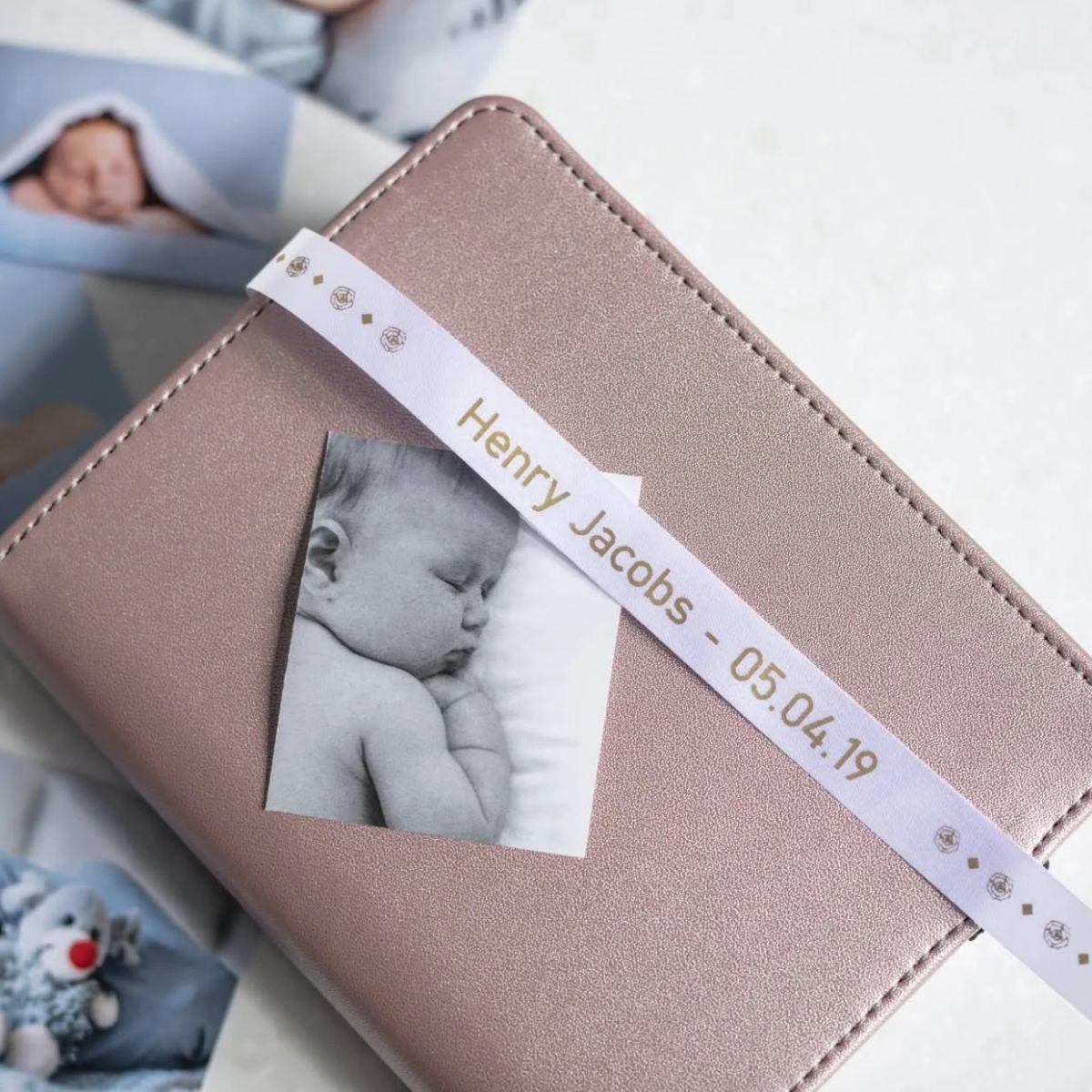 Cinta de raso Brother Dorado sobre blanco 4m-2