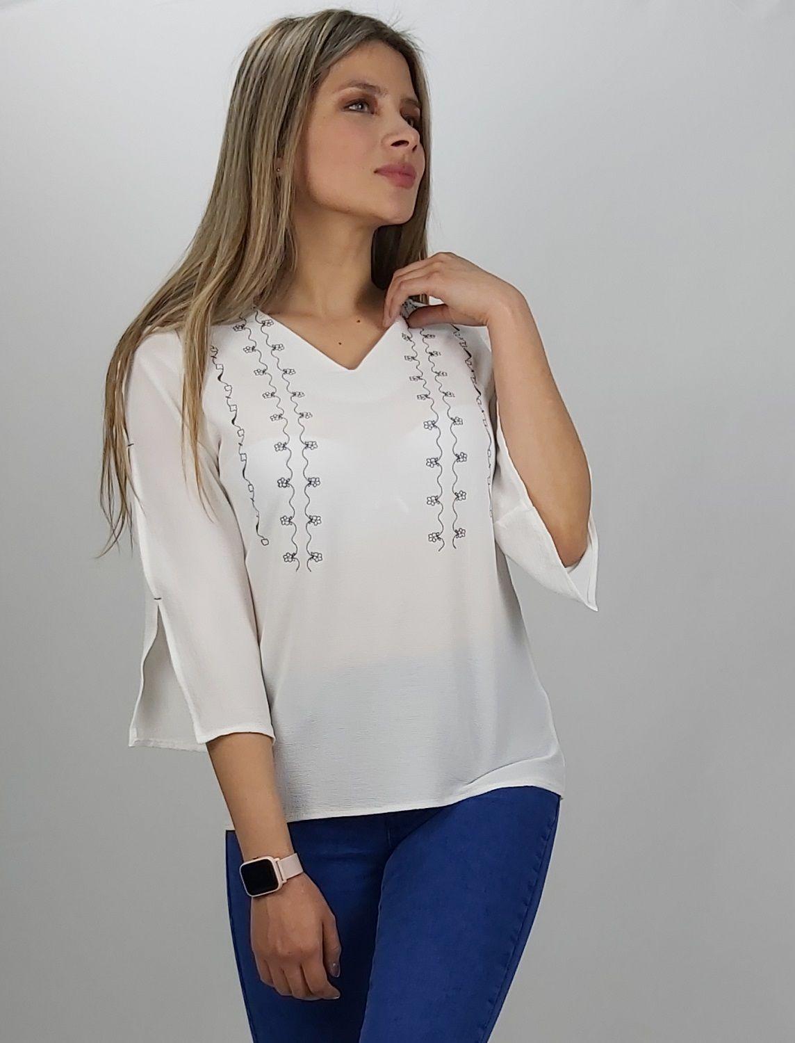 Polera blanca bordada negro-0