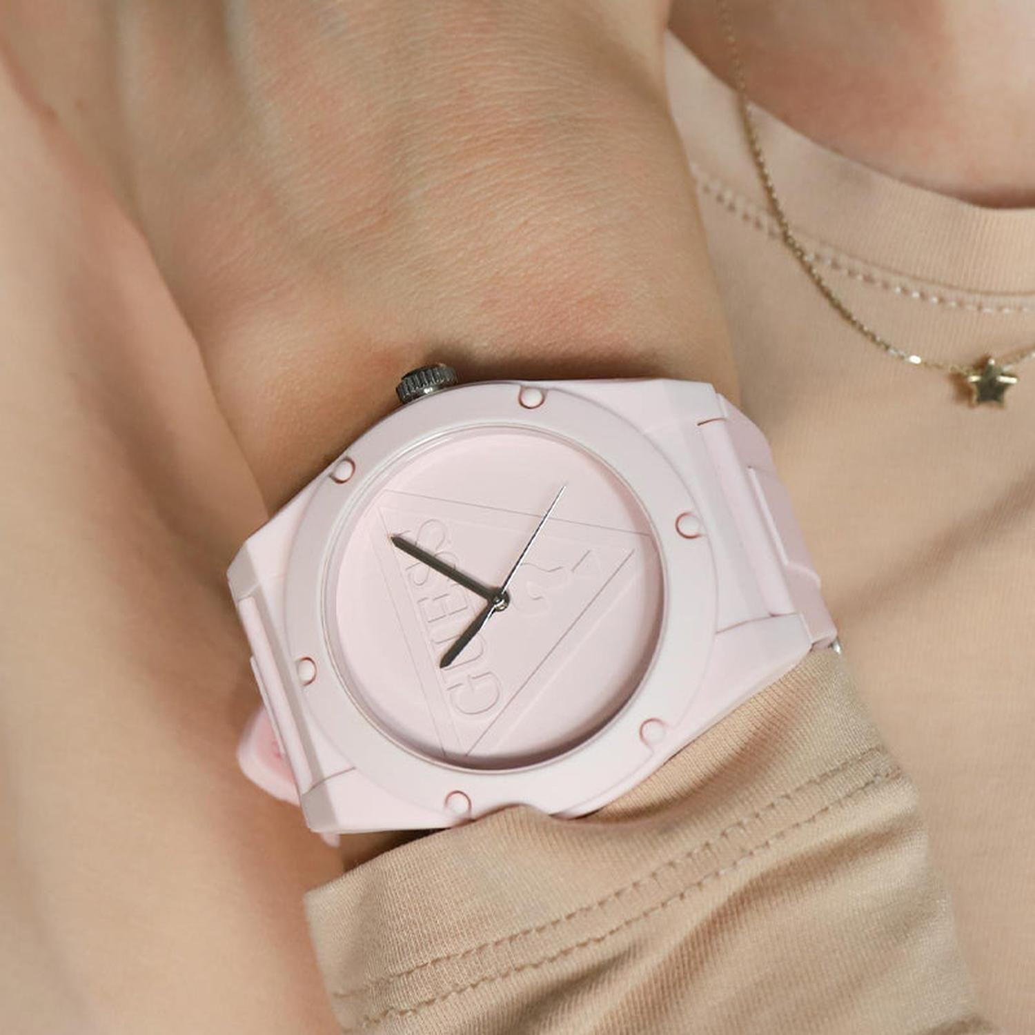 Reloj Guess Análogo Mujer W0979L5-3