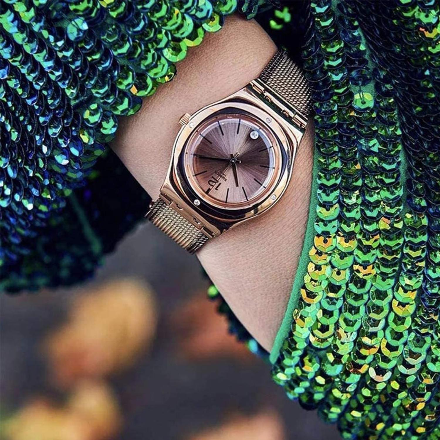 Reloj Swatch Análogo Mujer YLG408M-3