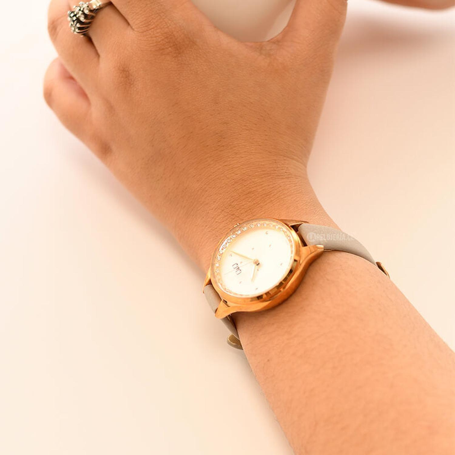 Reloj Q&Q Análogo Mujer QB73-101-2