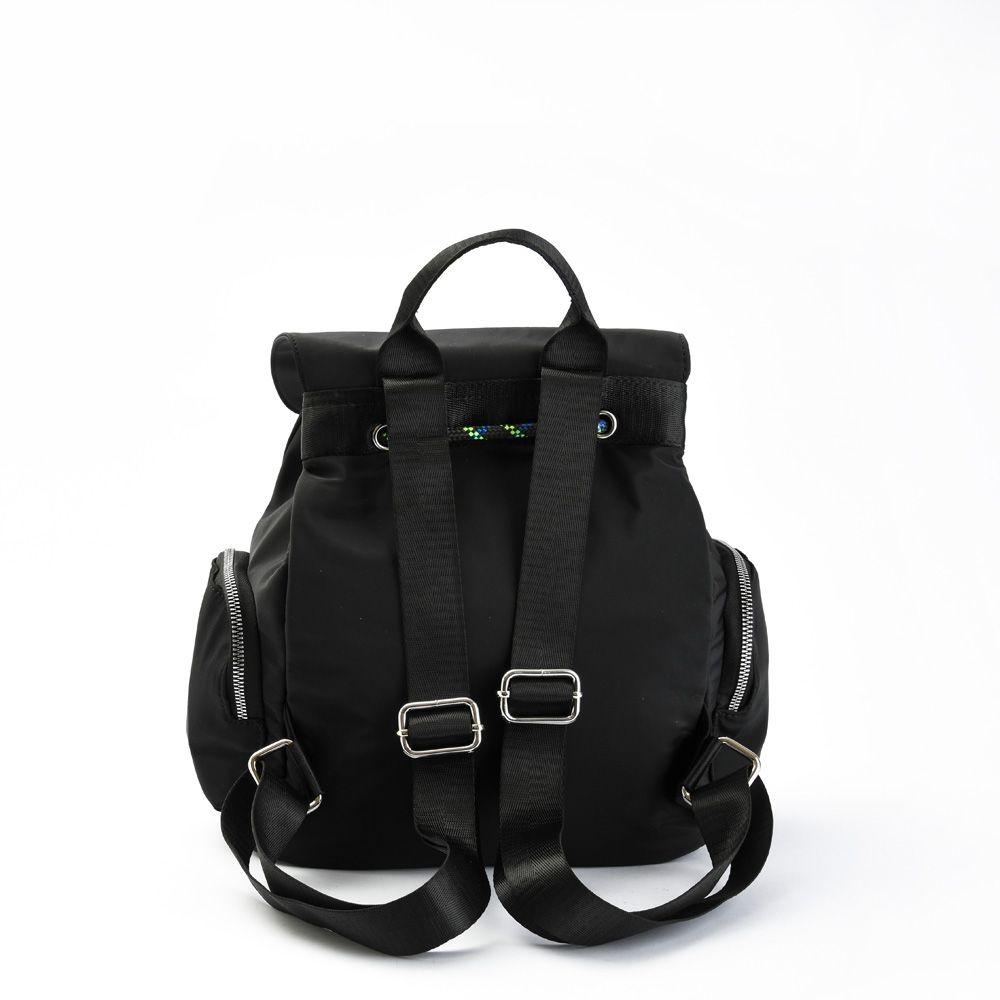 Mochila con tapa mediana simone negro-2