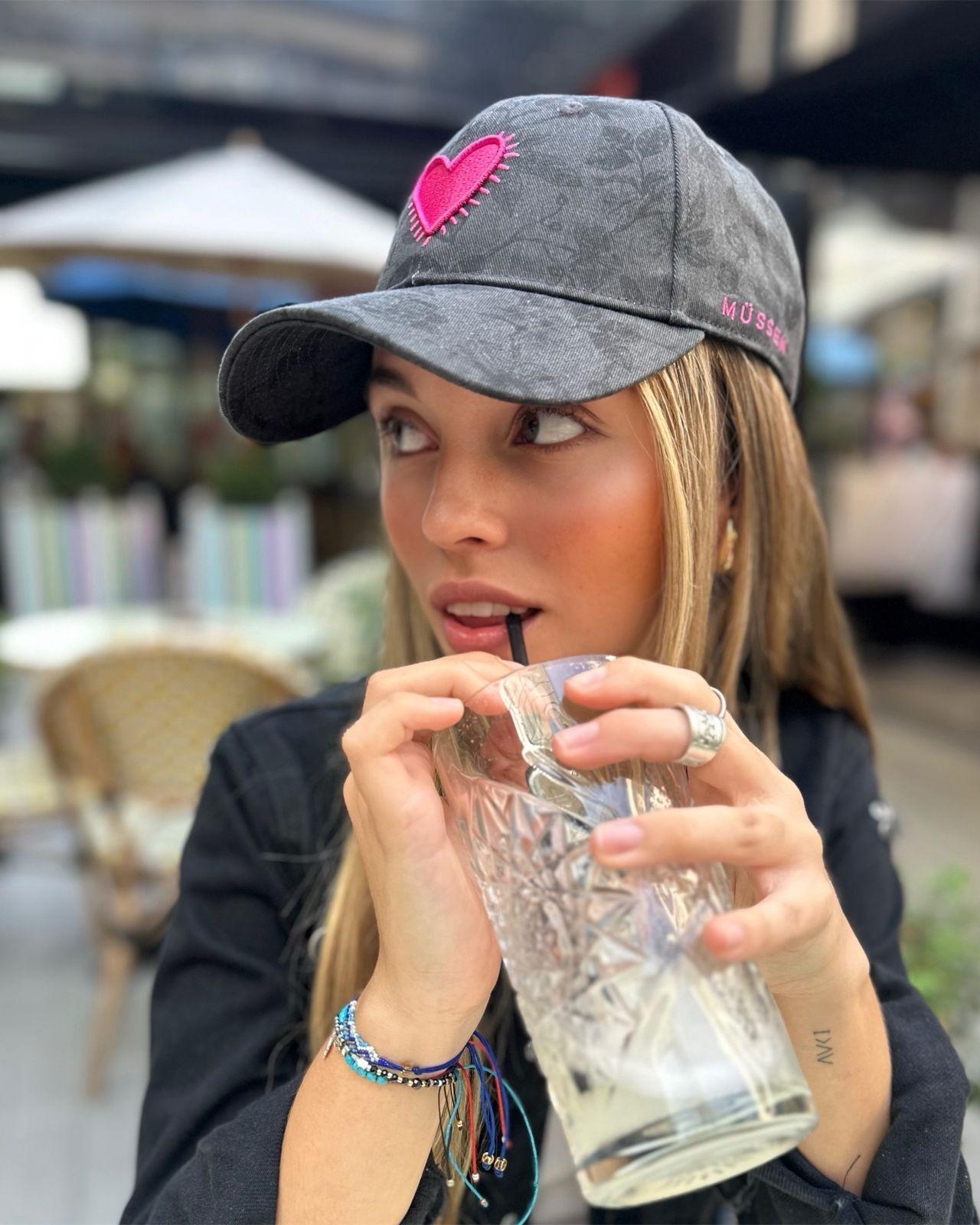 Gorra Jockey Unisex MUSSEN con corazon bordado-2