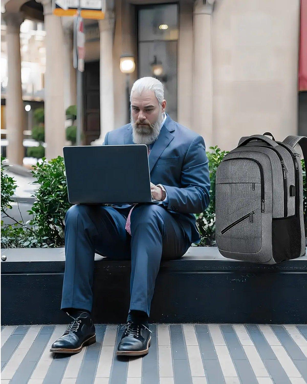 Mochila1035 Gris 30L Antirrobo e Impermeable Para Notebook 17 Pulgadas Con Puerto USB-3