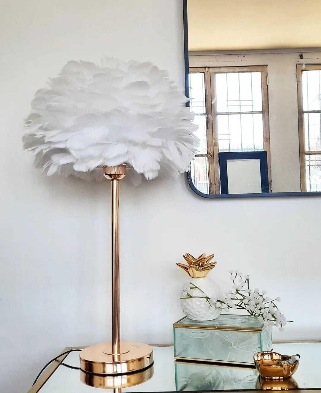 Lámpara Plumas, Elegante Diseño, Cuerpo Metal Dorado (Primera calidad) 60 Cm-1