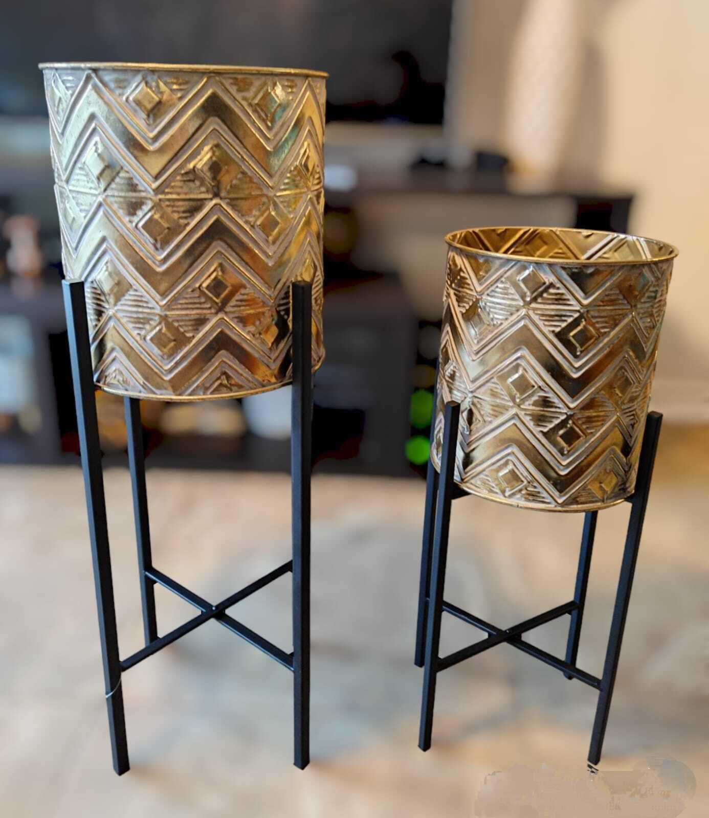 Set 2 Porta Maceteros Metal Dorado Con Pedestal Metal Negro-1