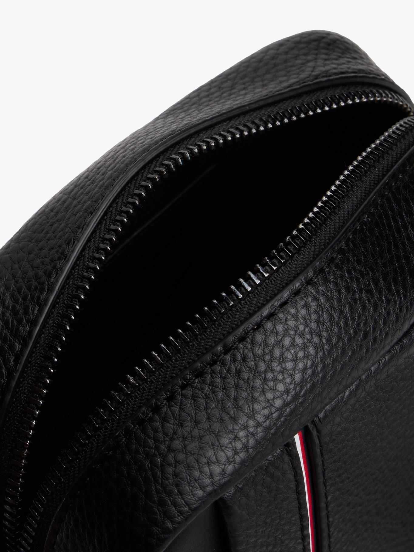 Bolso Reporter Y Logo Metálico Negro Tommy Hilfiger-3