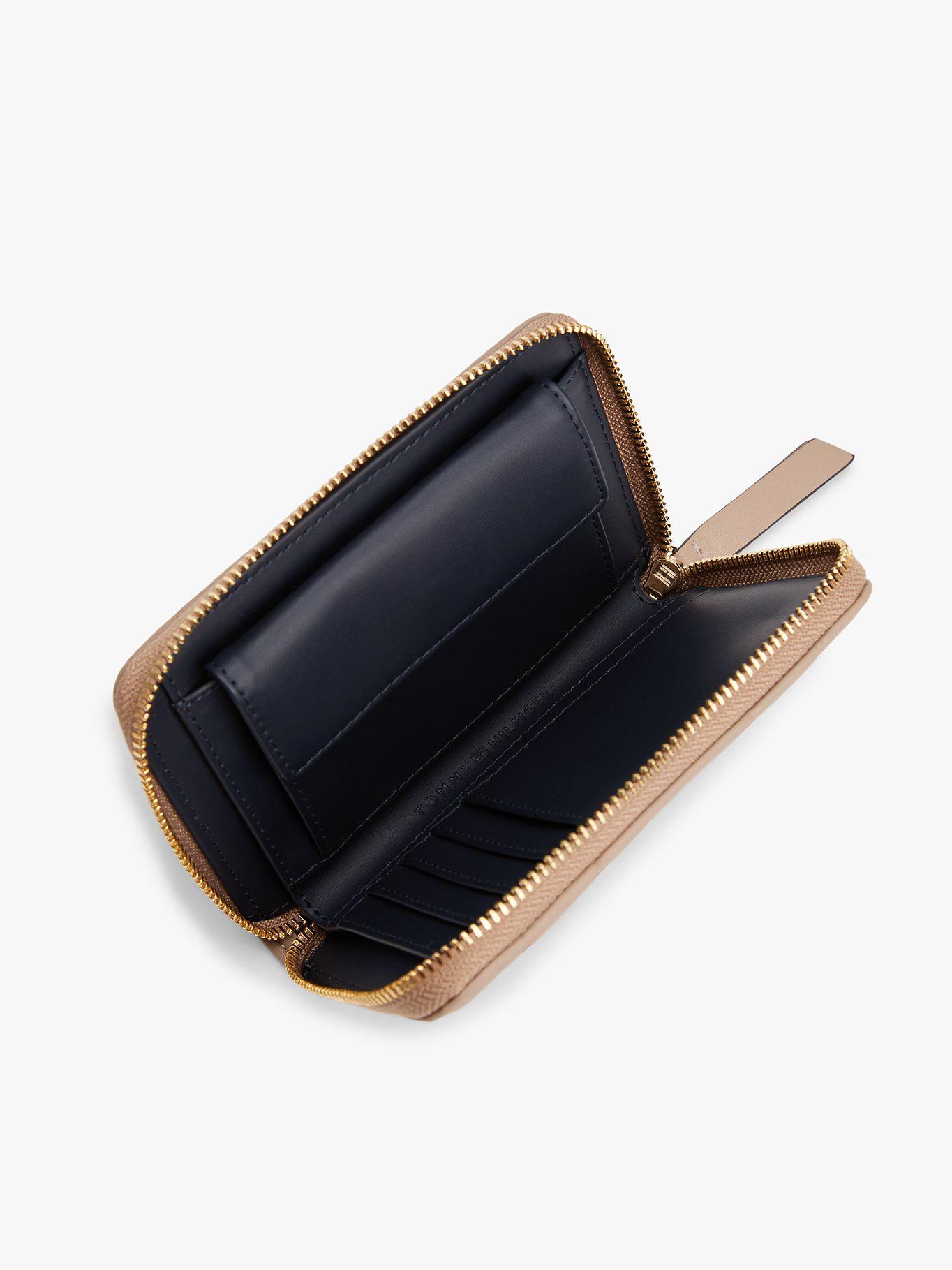 Billetera Feminine Acolchada Beige Tommy Hilfiger-2