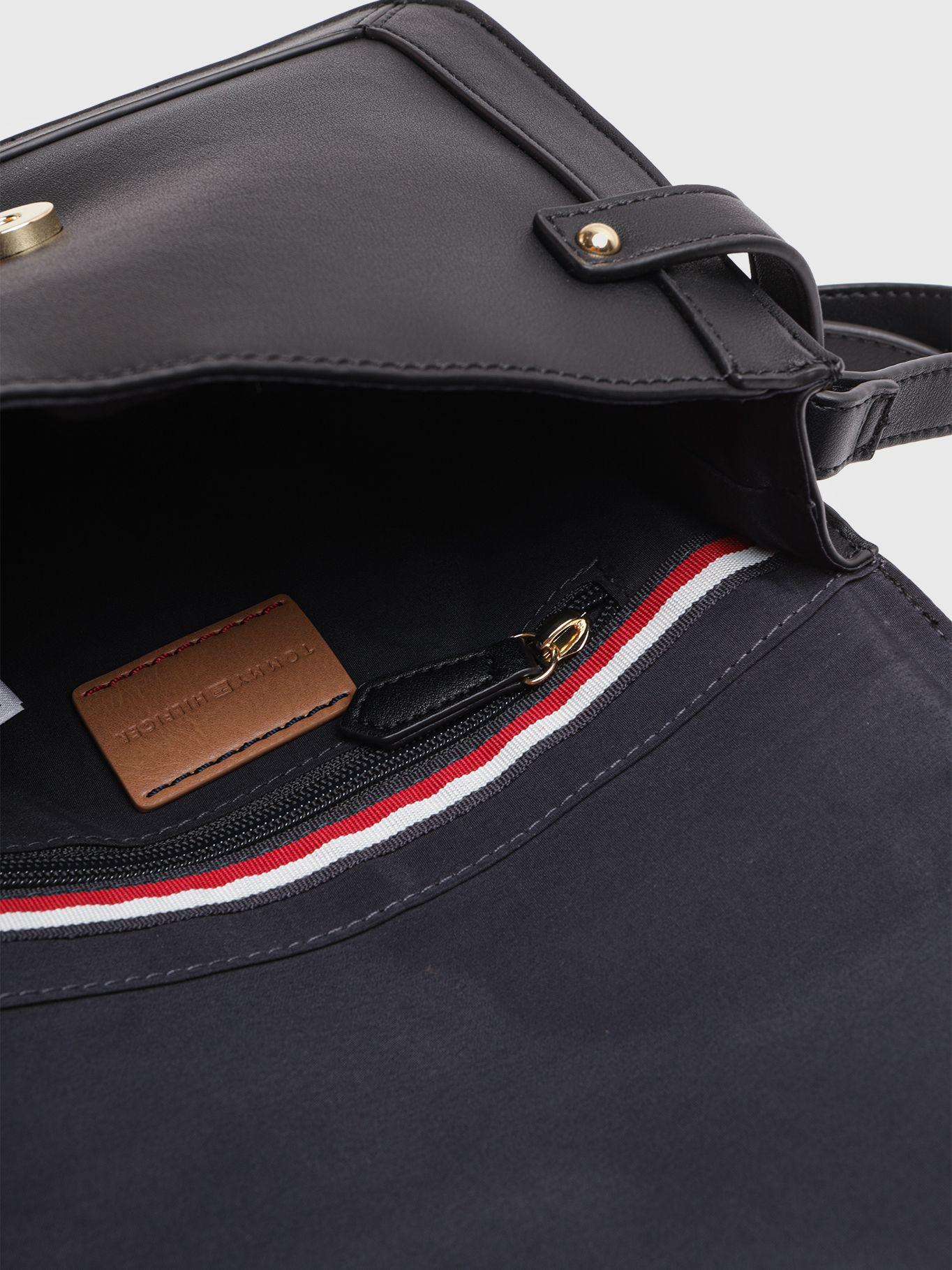 Bolso Bandolera Con Solapa Negro Tommy Hilfiger-4