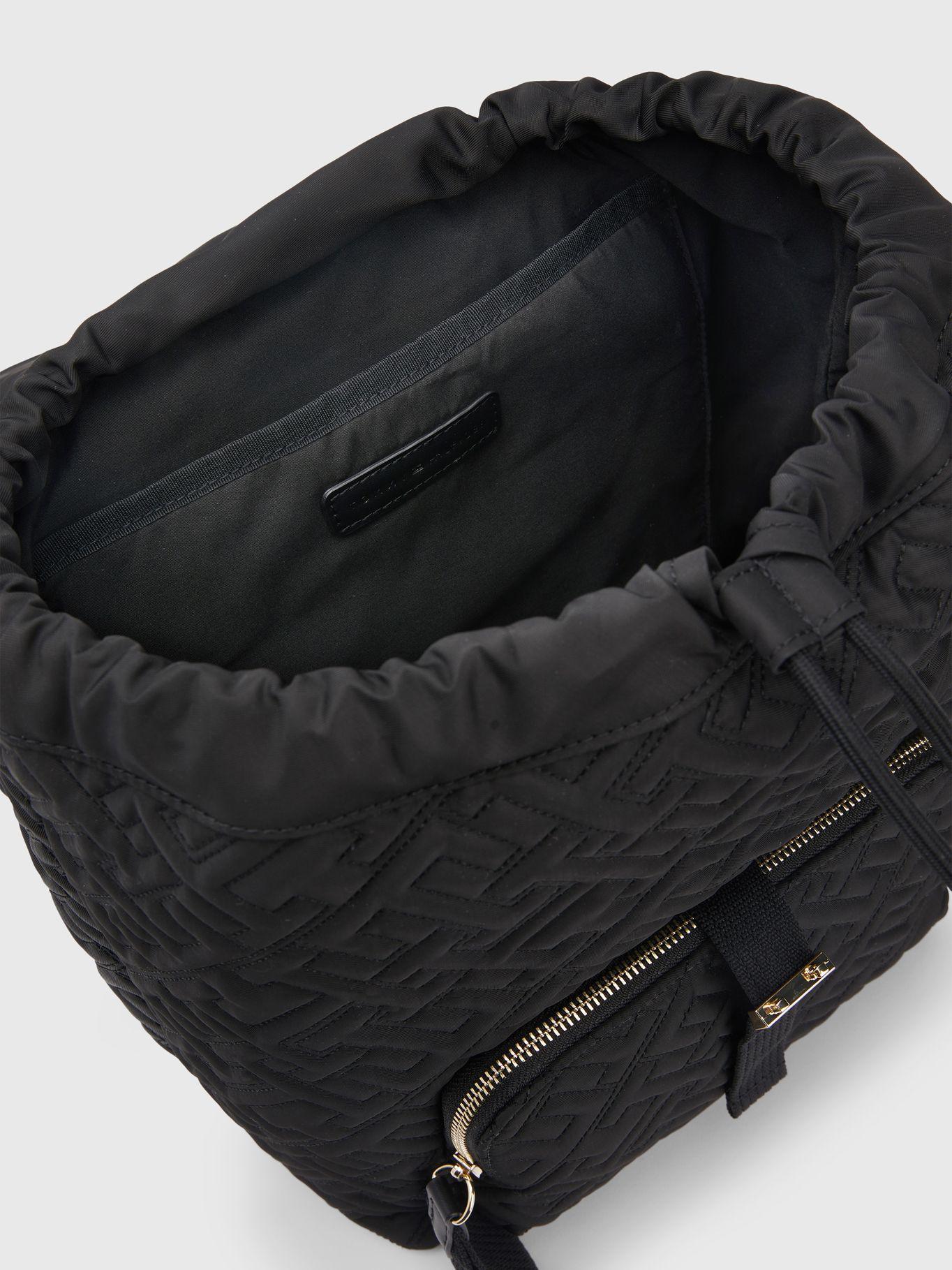 Mochila Monogram Quilted Negro Tommy Hilfiger-3