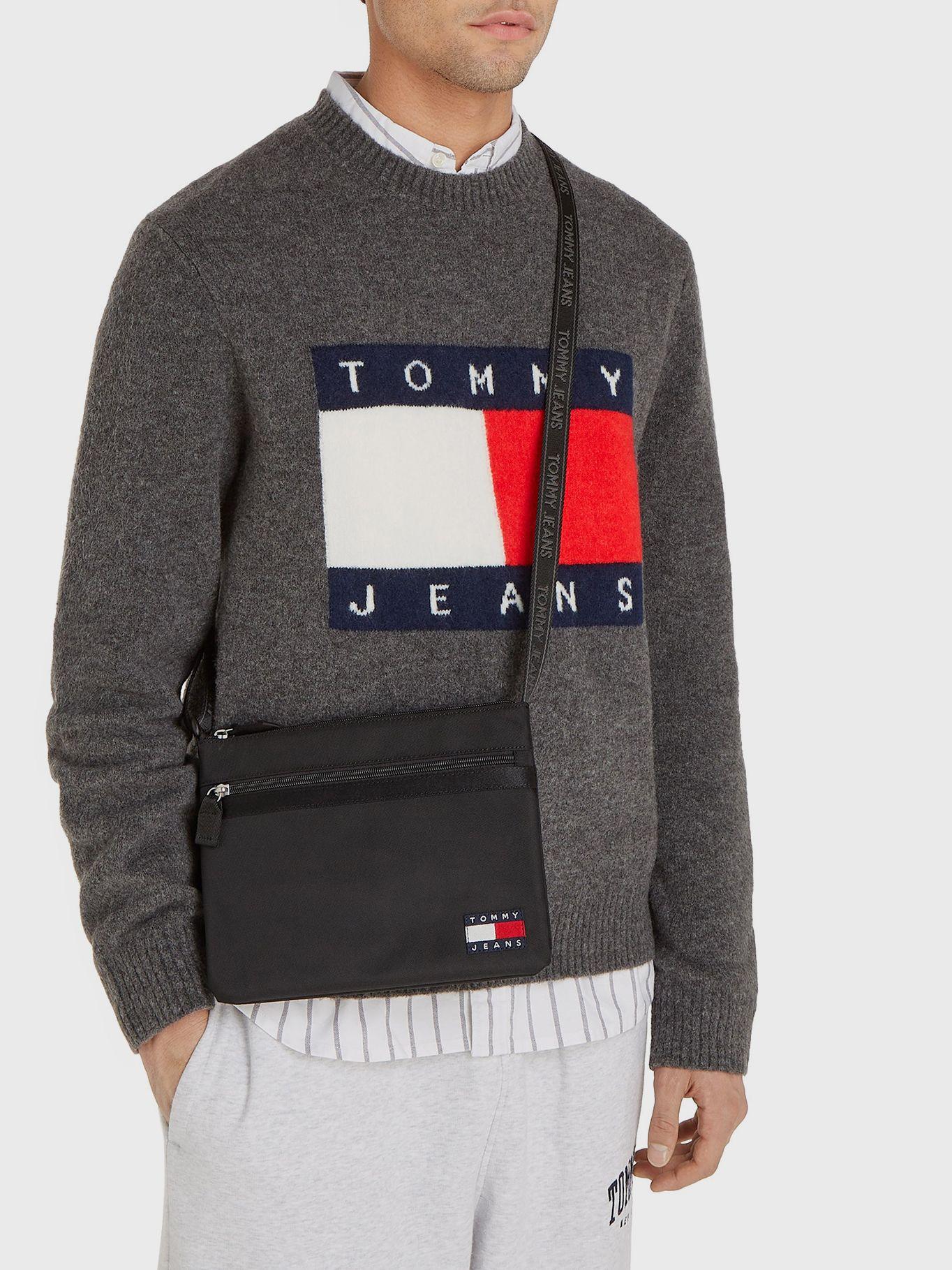 Bolso Essential Daily Negro Tommy Hilfiger-1