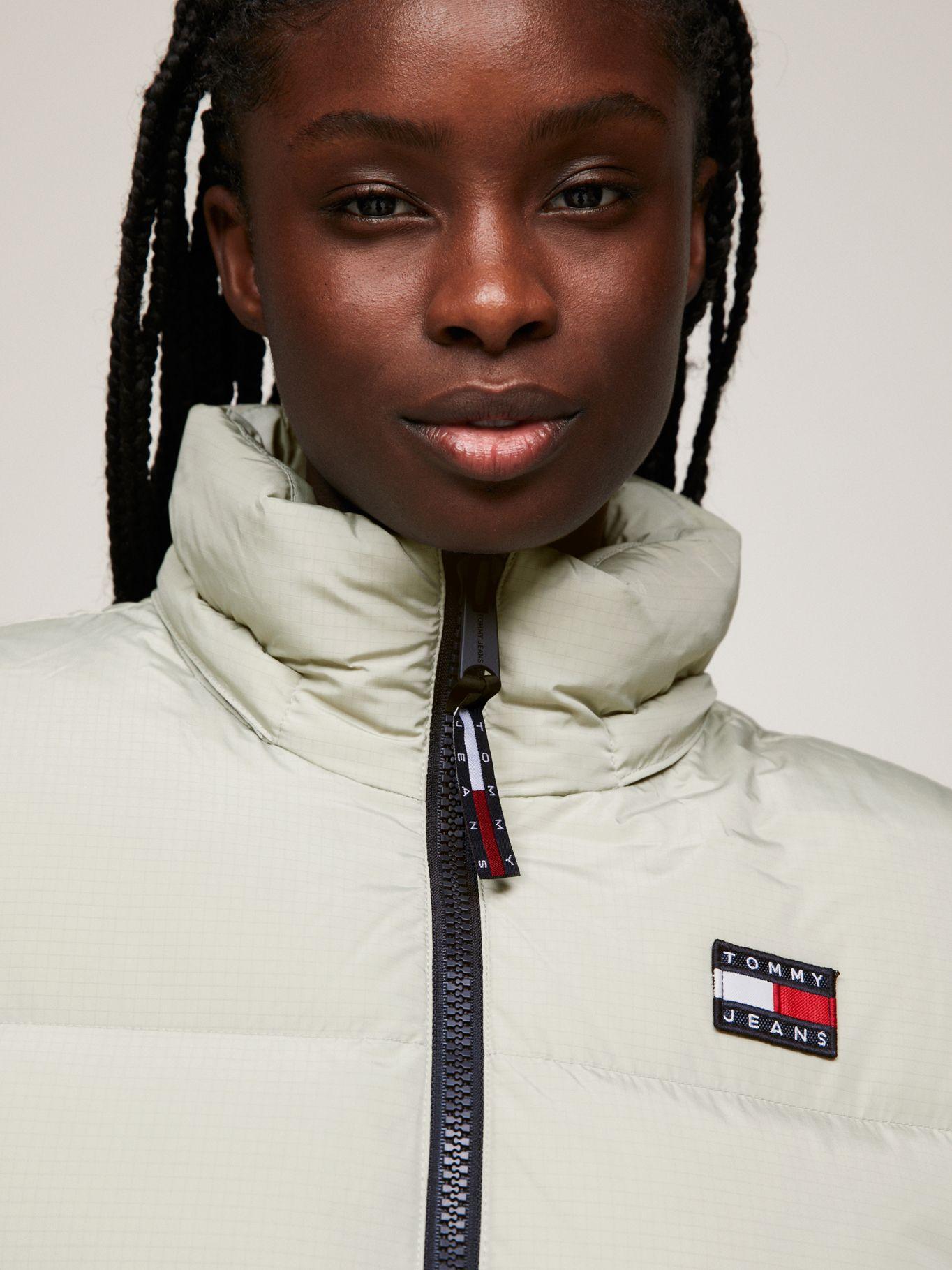 Parka Alaska Acolchada Con Gorro Gris Tommy Jeans-4