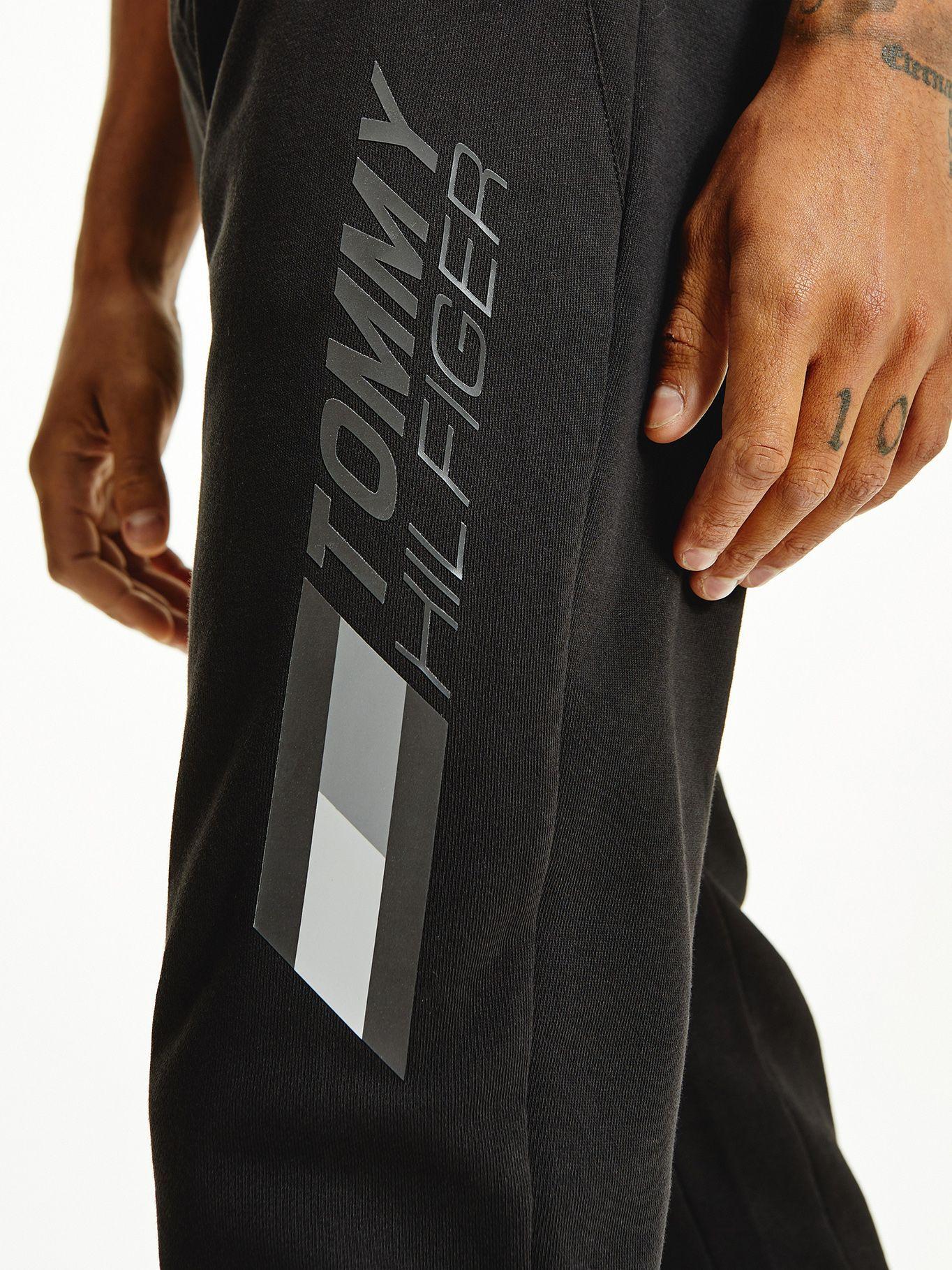 Jogger Seasonal Graphic Negro Tommy Hilfiger F2-2