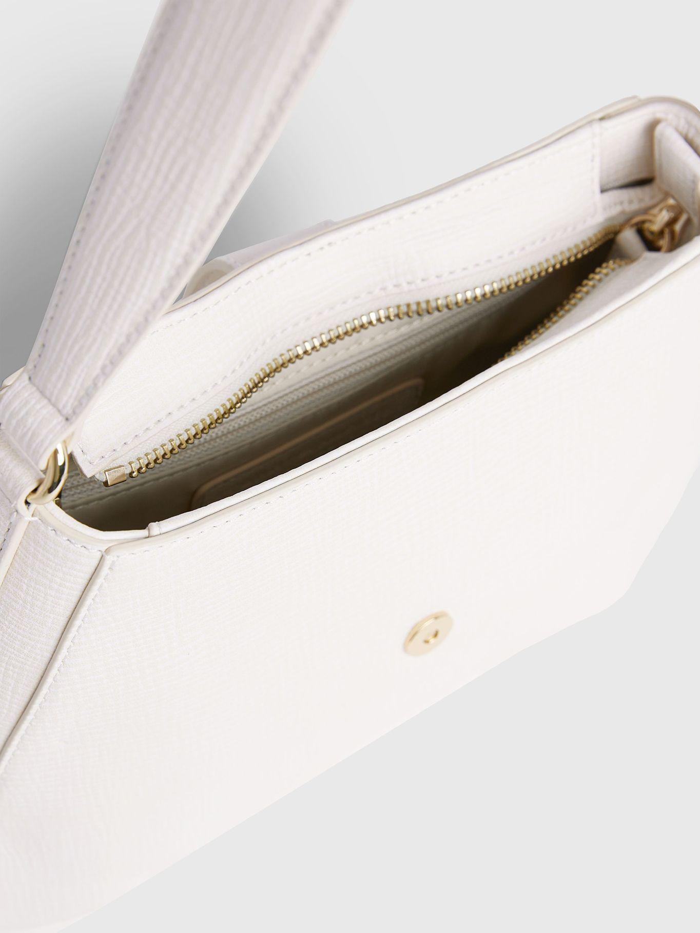 Cartera Textured Monogram Blanco Tommy Hilfiger-3