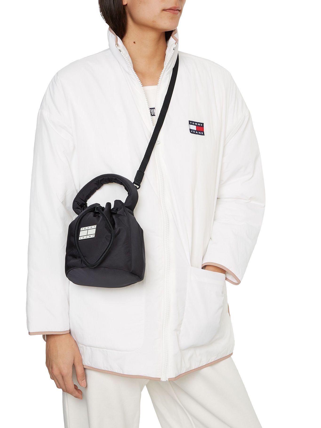 Cartera Bucket Hype Conscious Negro Tommy Hilfiger-4