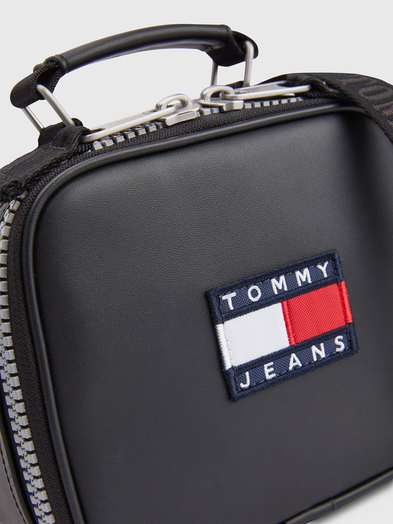 Cartera Heritage Con Parche Negro Tommy Hilfiger-2