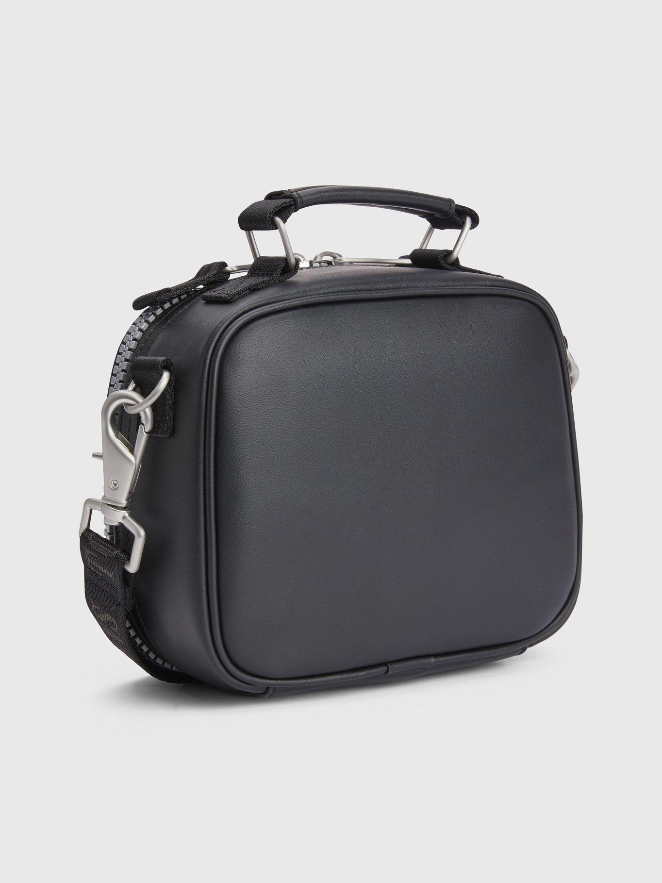 Cartera Heritage Con Parche Negro Tommy Hilfiger-1