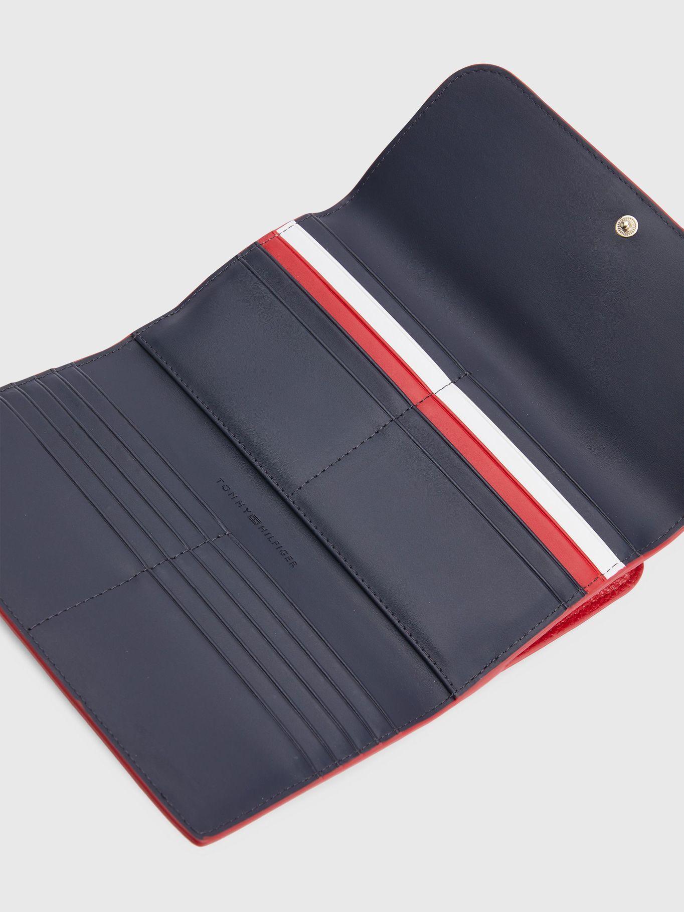 Billetera Monogram Global Stripe Rojo Tommy Hilfiger-2