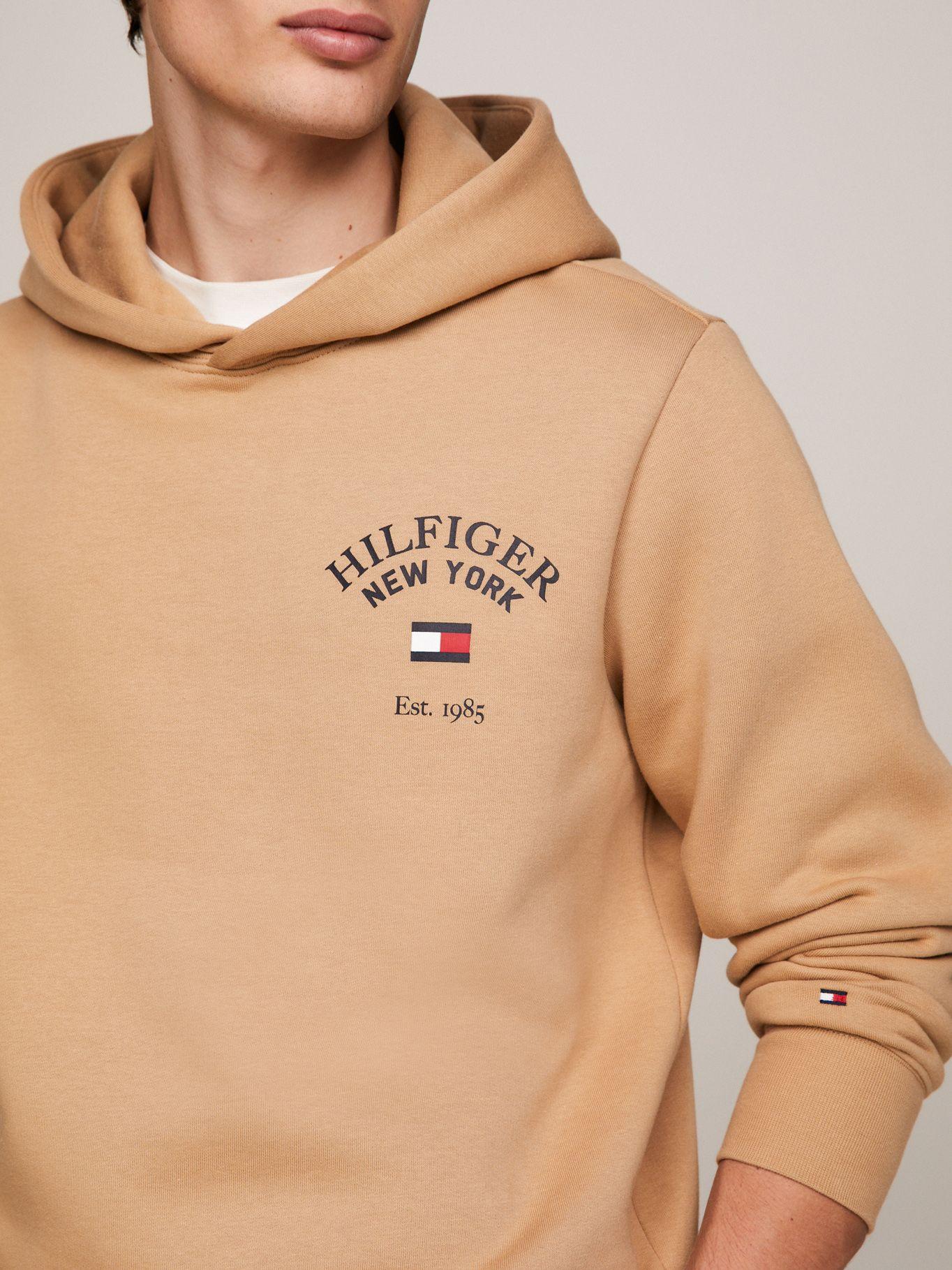 POLERÓN ARCHED VARSITY LOGO BEIGE TOMMY HILFIGER-3