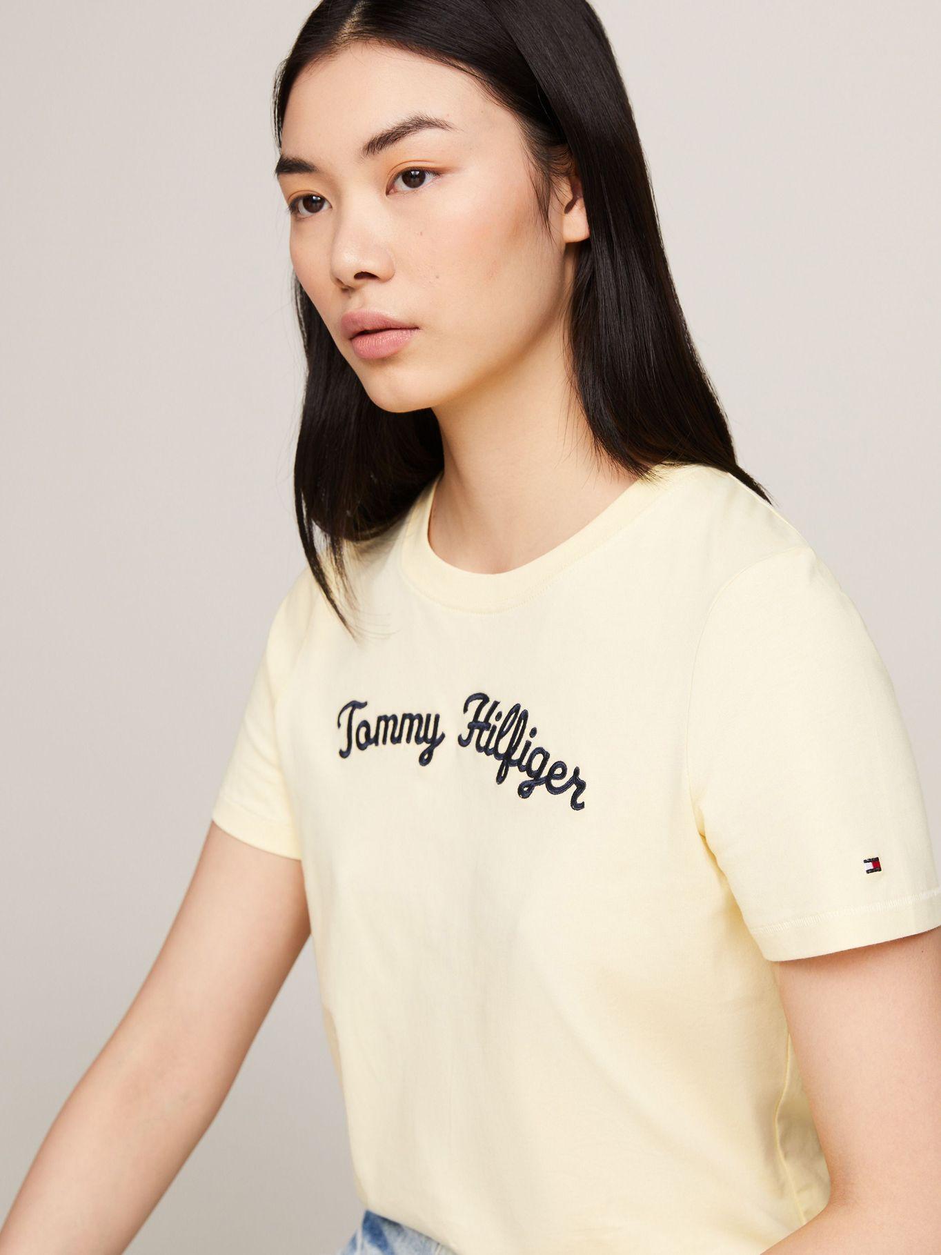 Polera Con Logo Script Bordado Amarillo Tommy Hilfiger-3