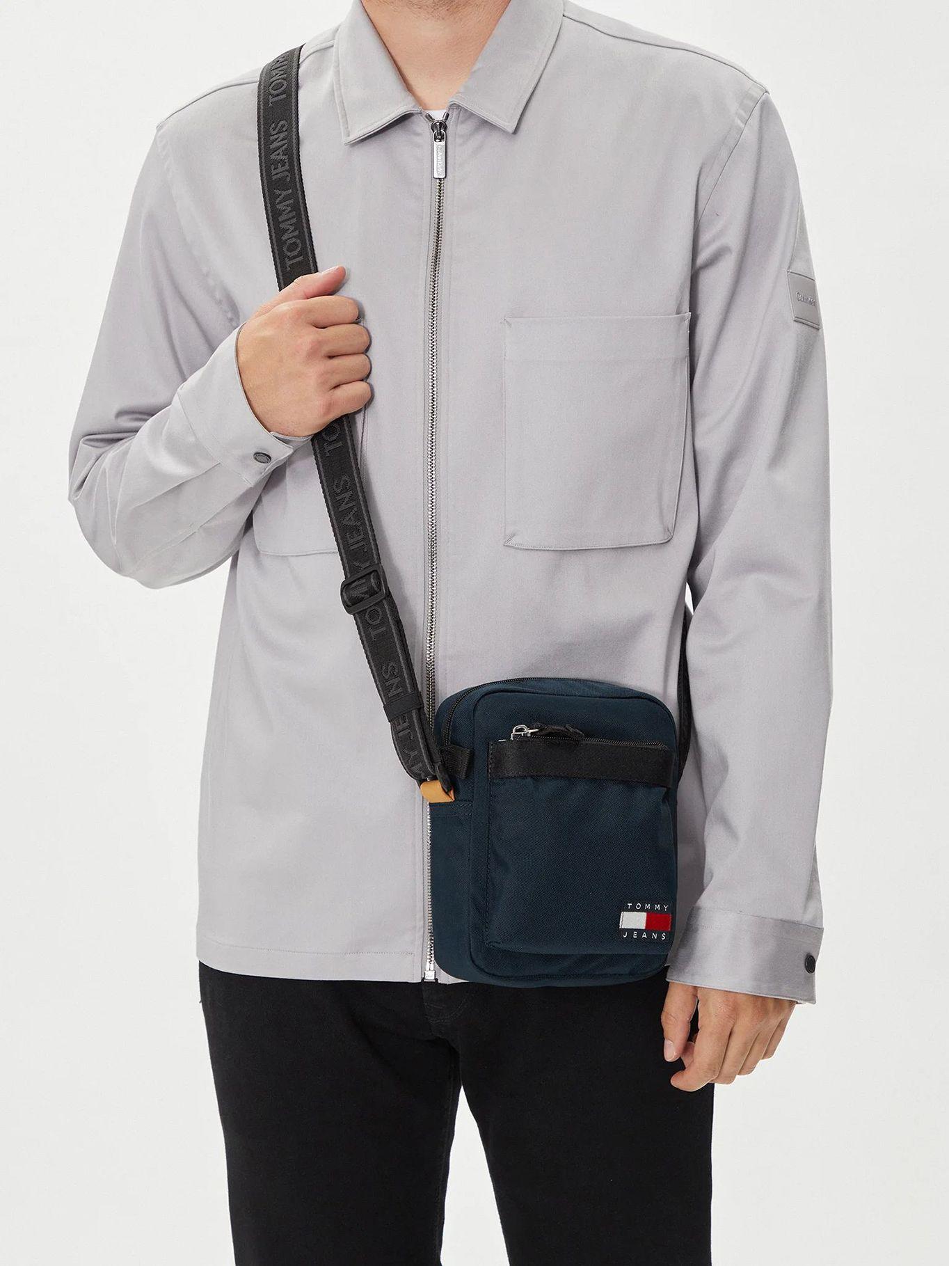 Bolso Reporter Essential Con Logo Azul Tommy Hilfiger-1