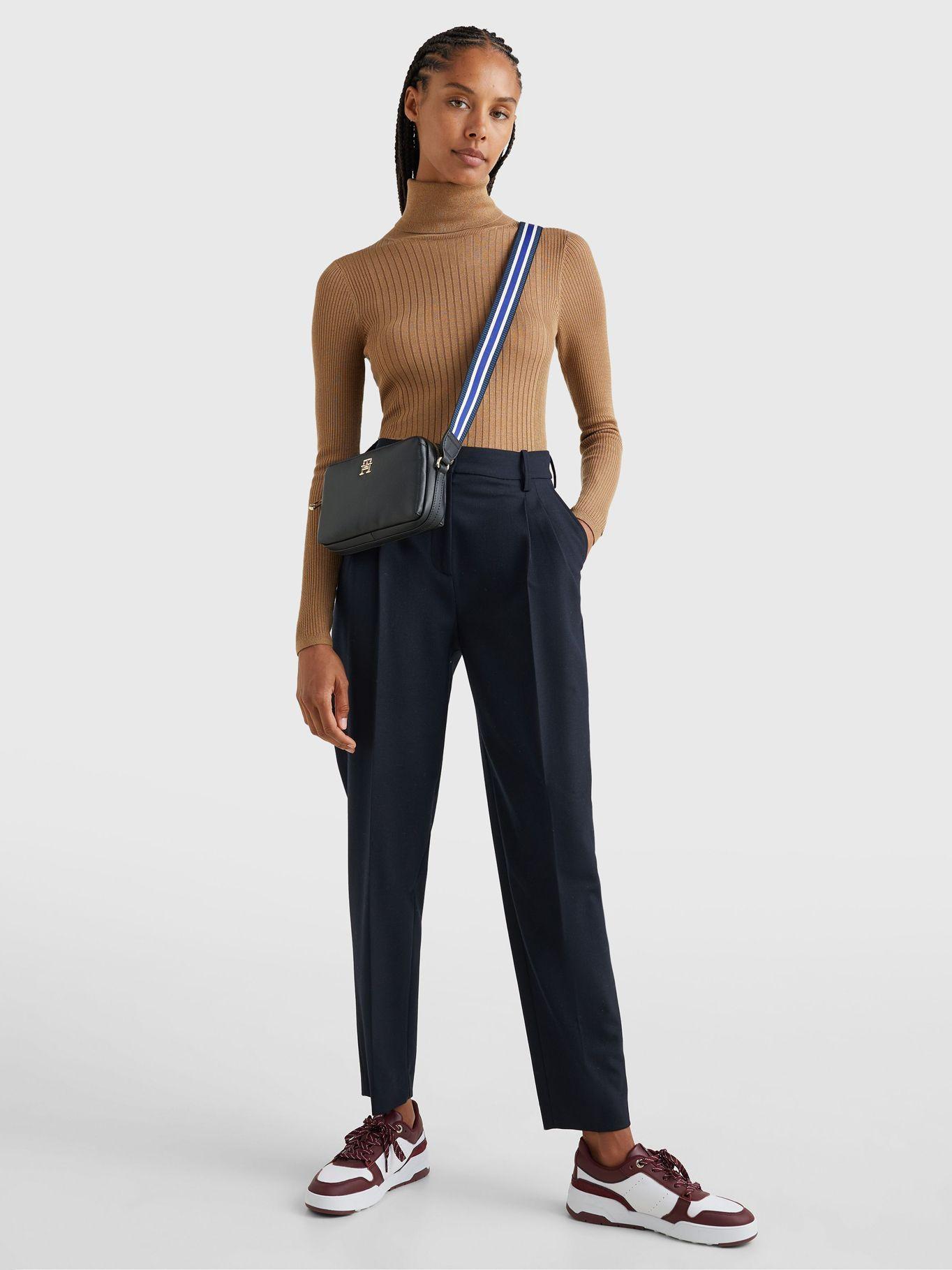 Cartera Monogram Con Stripe Negro Tommy Hilfiger-4