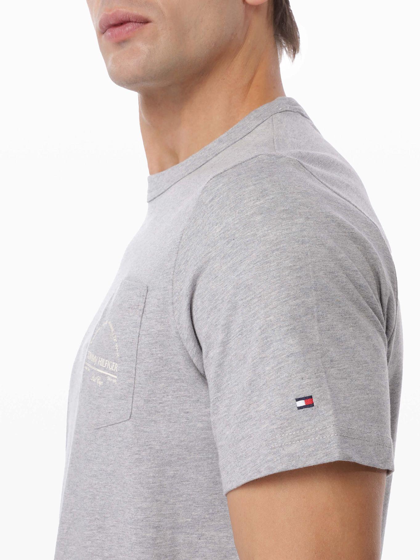 Polera Arch Pocket Con Logo Gris Tommy Hilfiger-4