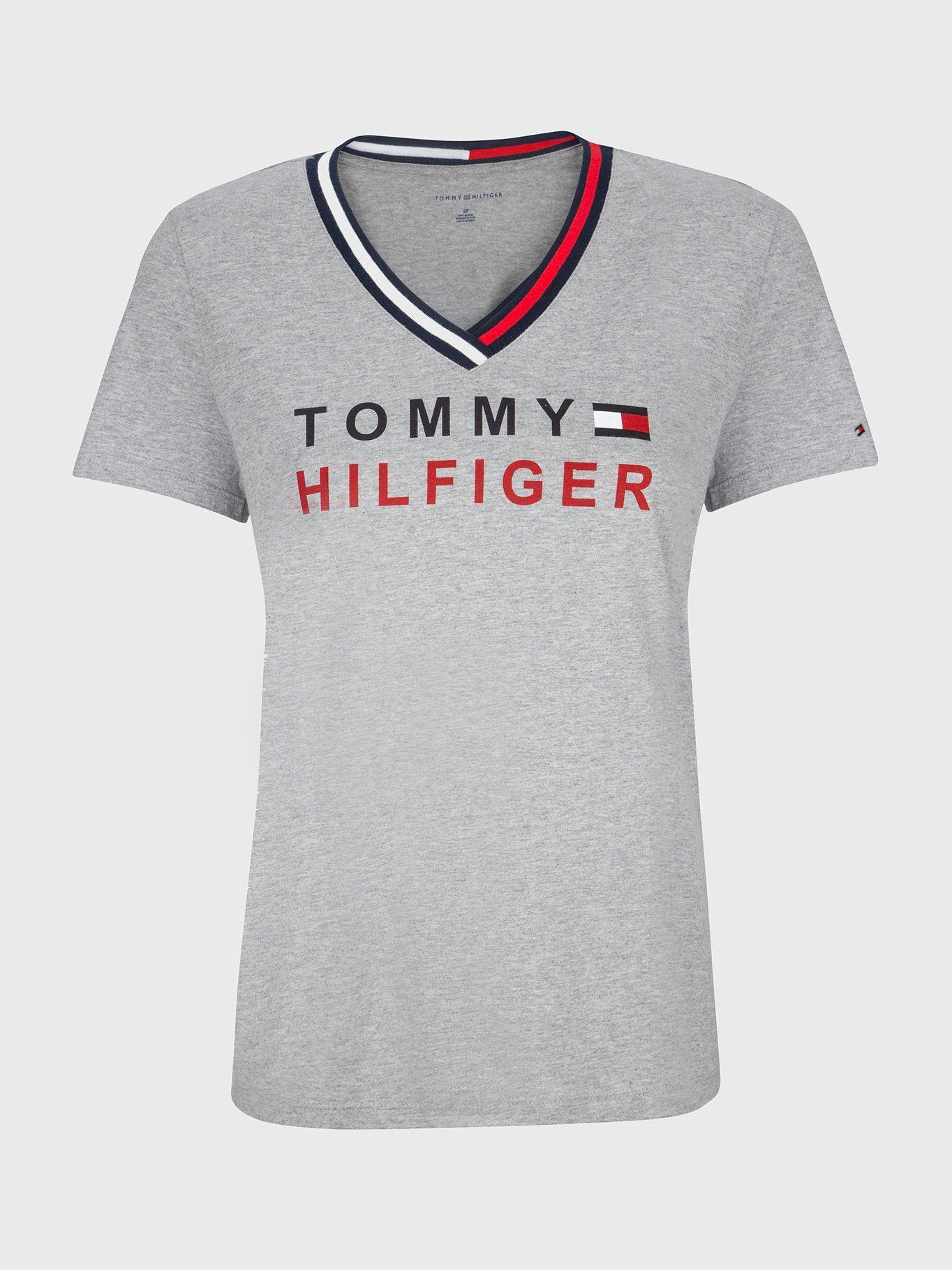 Polera Classics Graphic V-Neck Gris Tommy Hilfiger-0