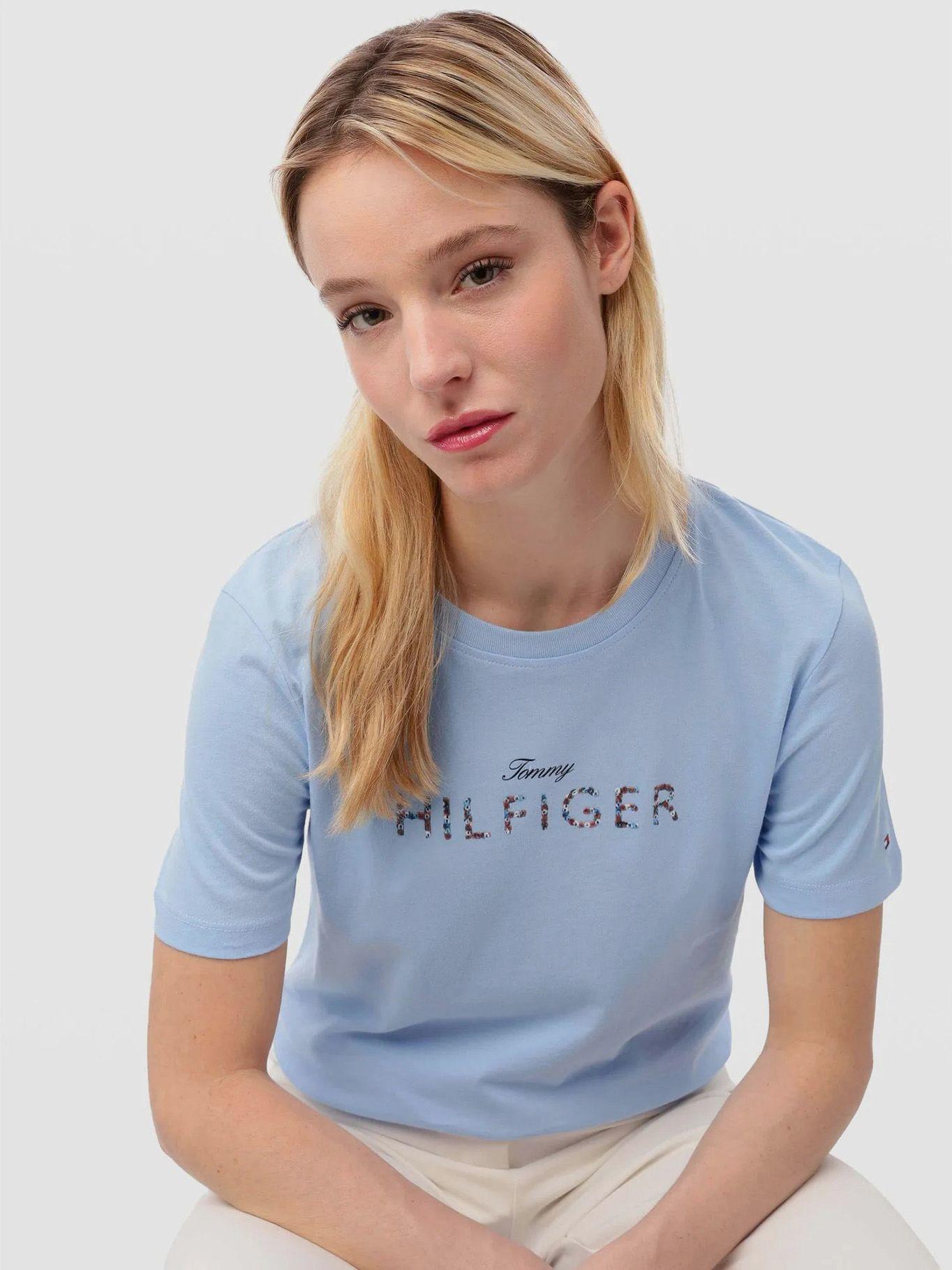 Polera Logo Gráfico Regular  Celeste 0YD Tommy Hilfiger-3