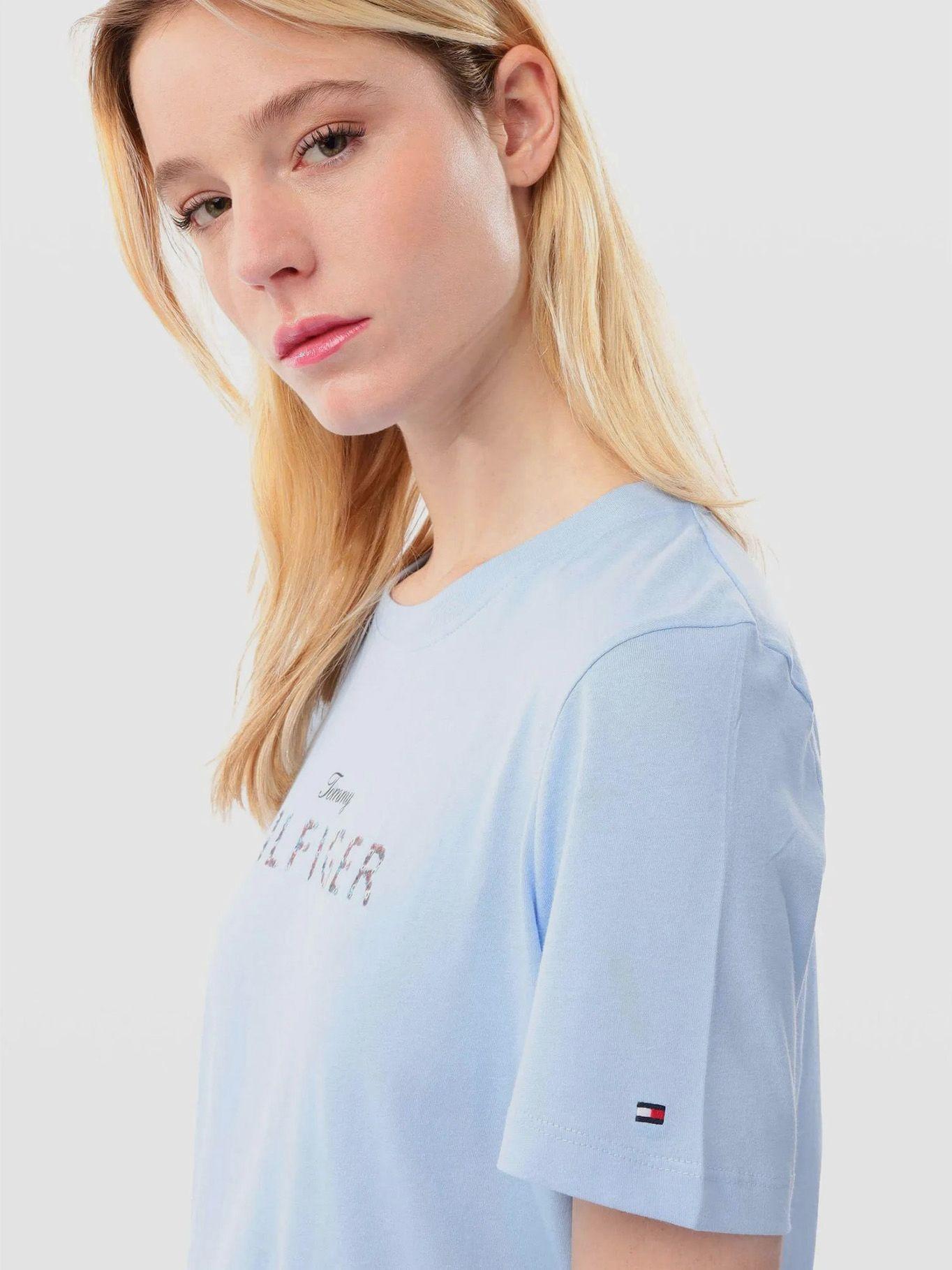 Polera Logo Gráfico Regular  Celeste 0YD Tommy Hilfiger-4