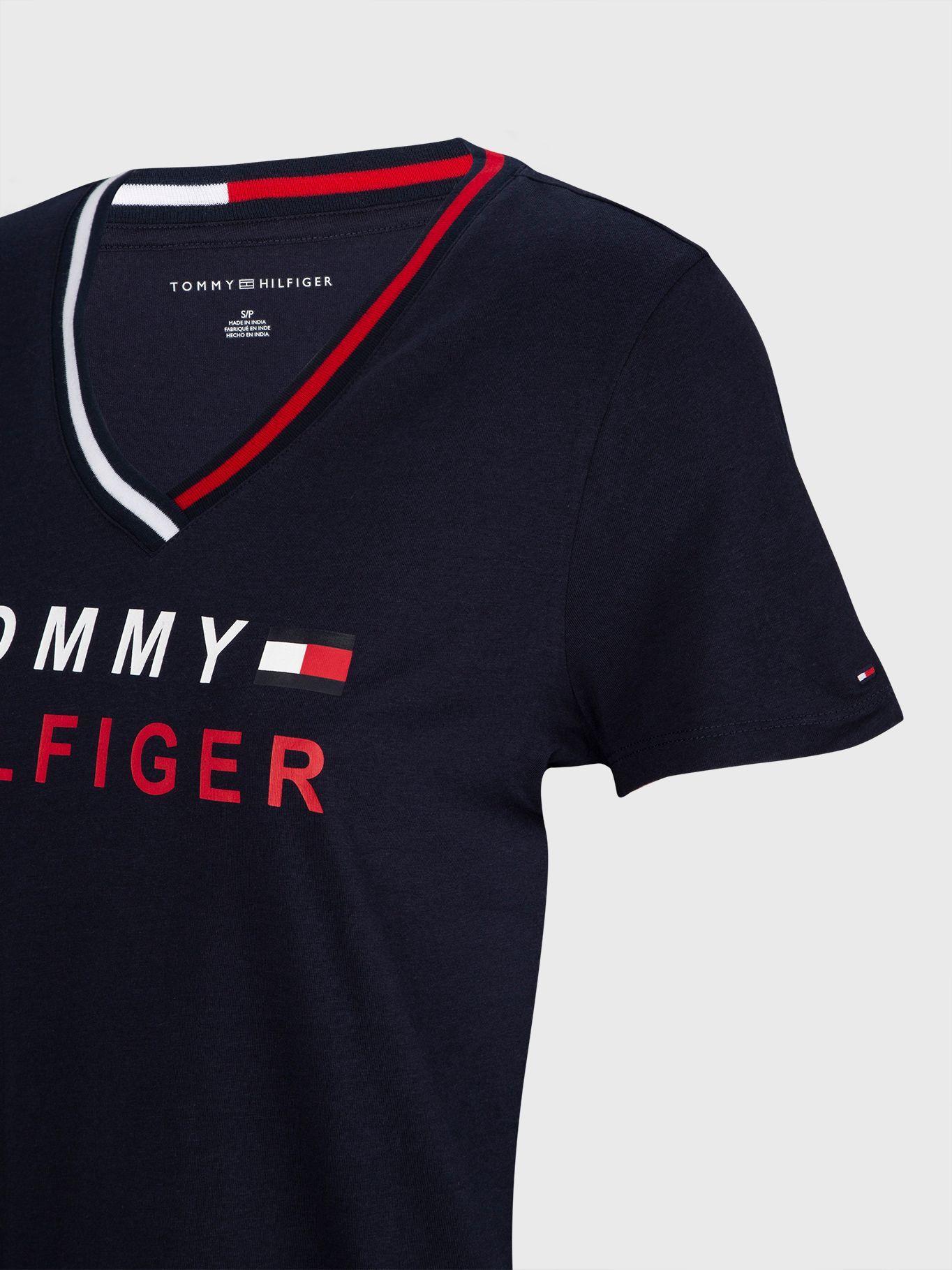 Polera Classics Graphic V-Neck Azul Tommy Hilfiger-2