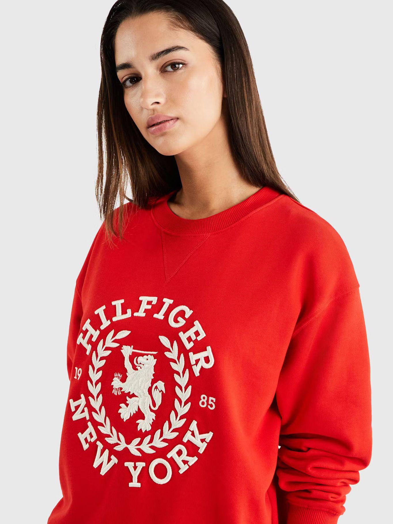 POLERÓN CREST LOGO BORDADO ROJO TOMMY HILFIGER-3