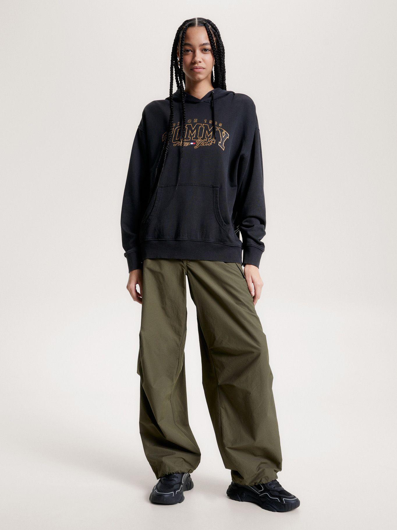 Polerón Hoodie Varsity Relaxed Negro Tommy Jeans-1