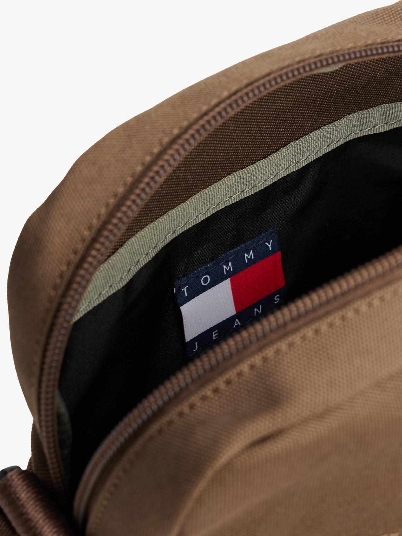 Bolso Reporter Essential Café Tommy Jeans-3