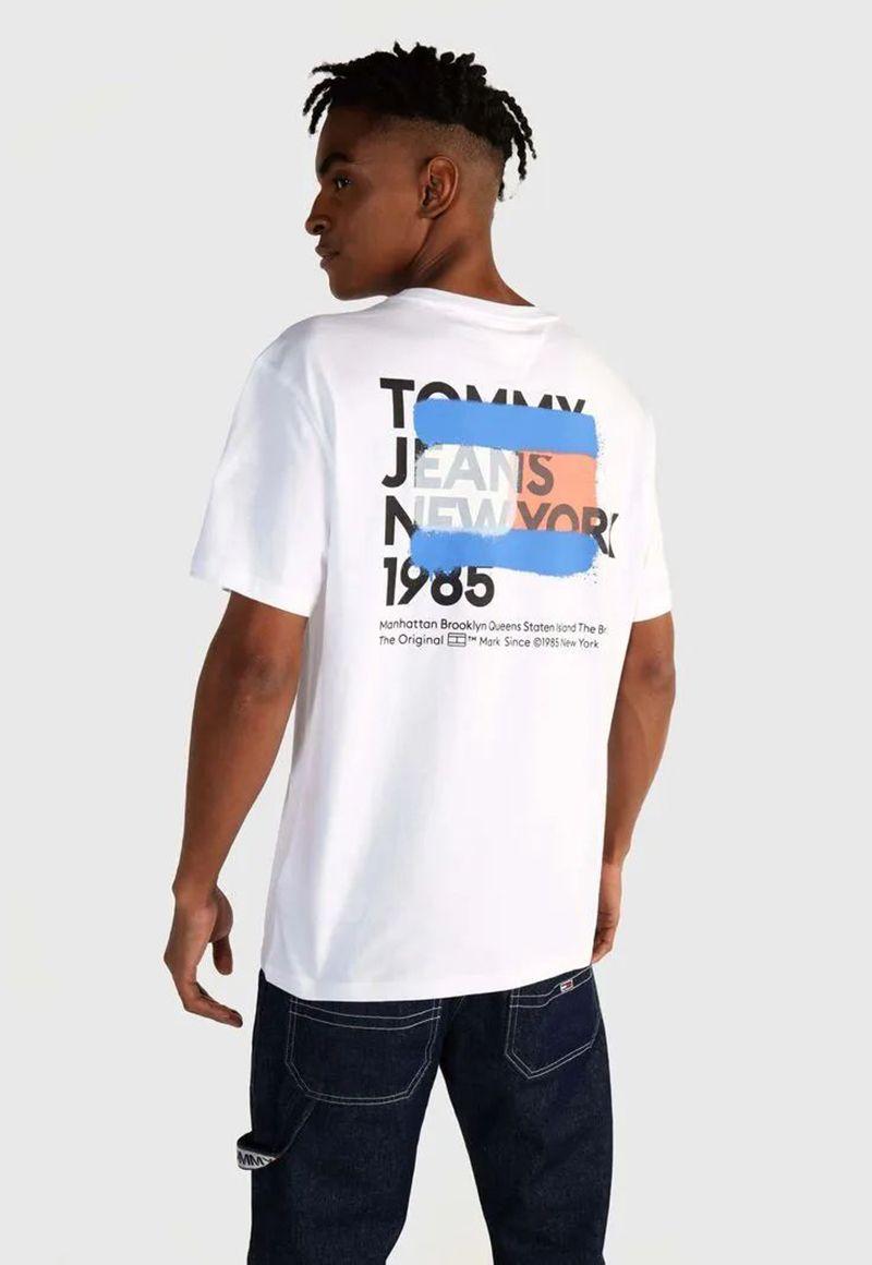 POLERA LOGO DE GRAFITI BLANCO TOMMY JEANS-2