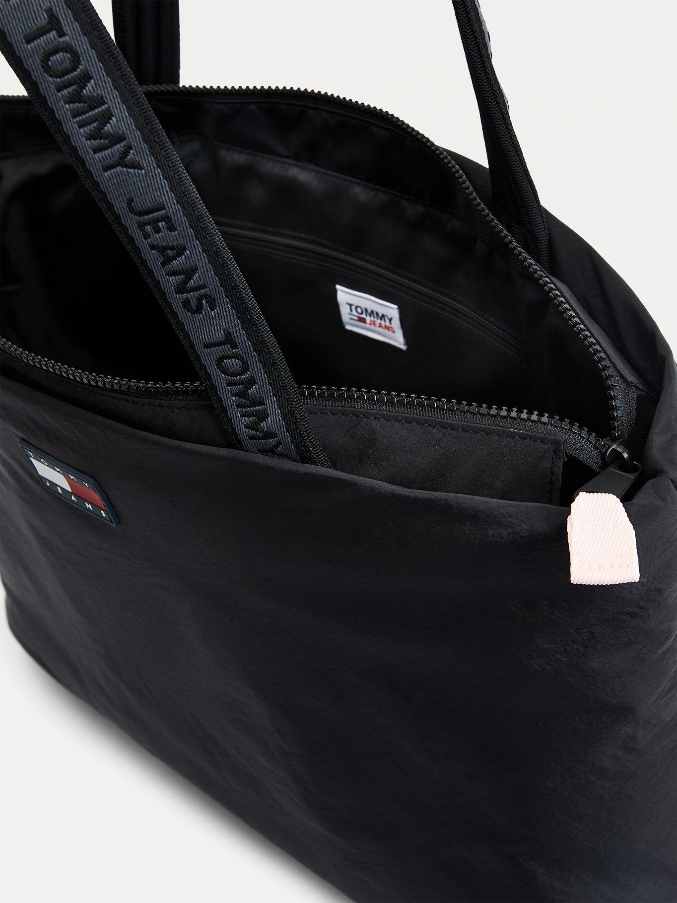 Bolso Tote Con Parche Negro Tommy Hilfiger JN2-2