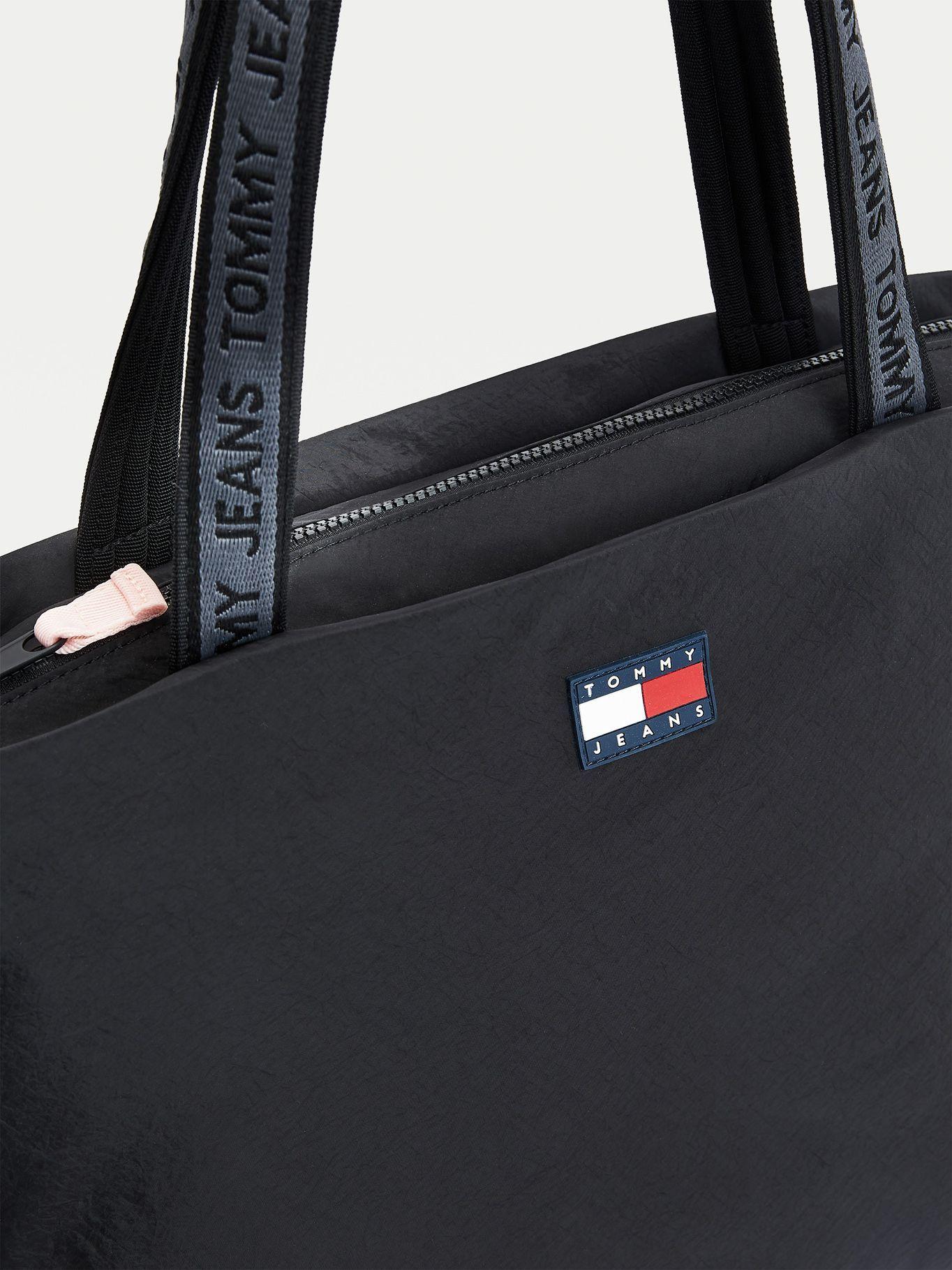 Bolso Tote Con Parche Negro Tommy Hilfiger JN2-3