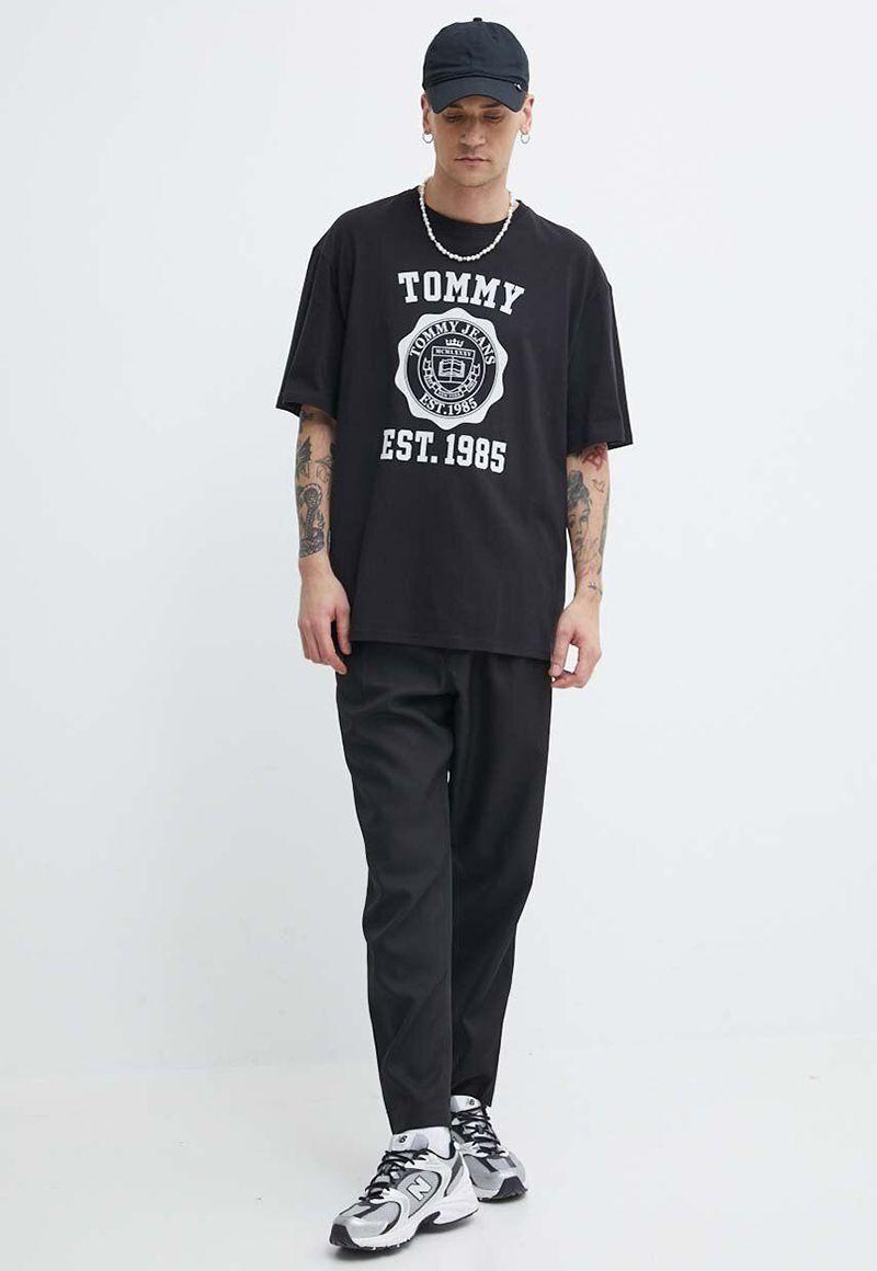 Polera Oversize Crest Varsity Negro Tommy Jeans-1