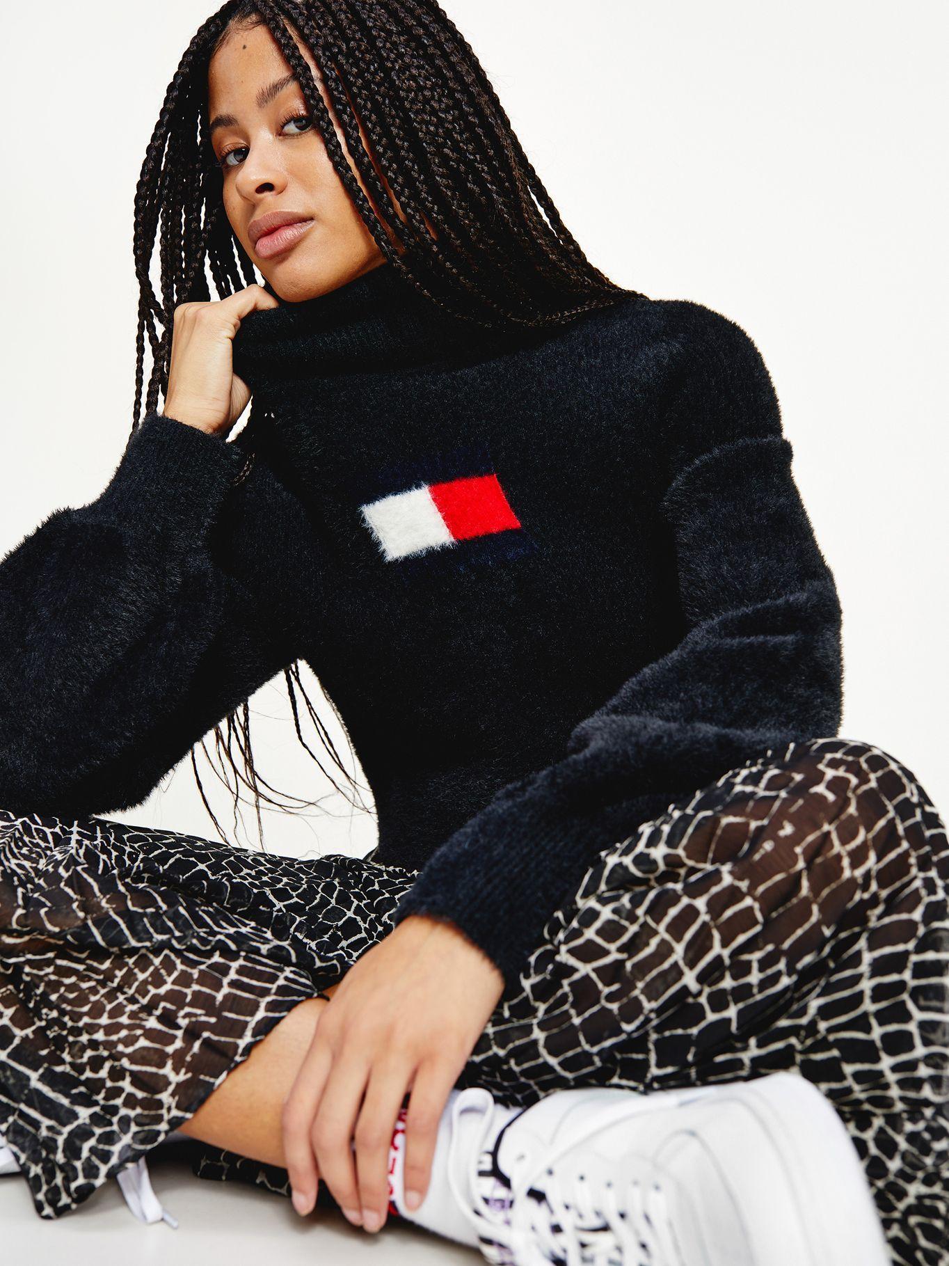 Sweater Crop Furry Flag Negro Tommy Jeans F2-2