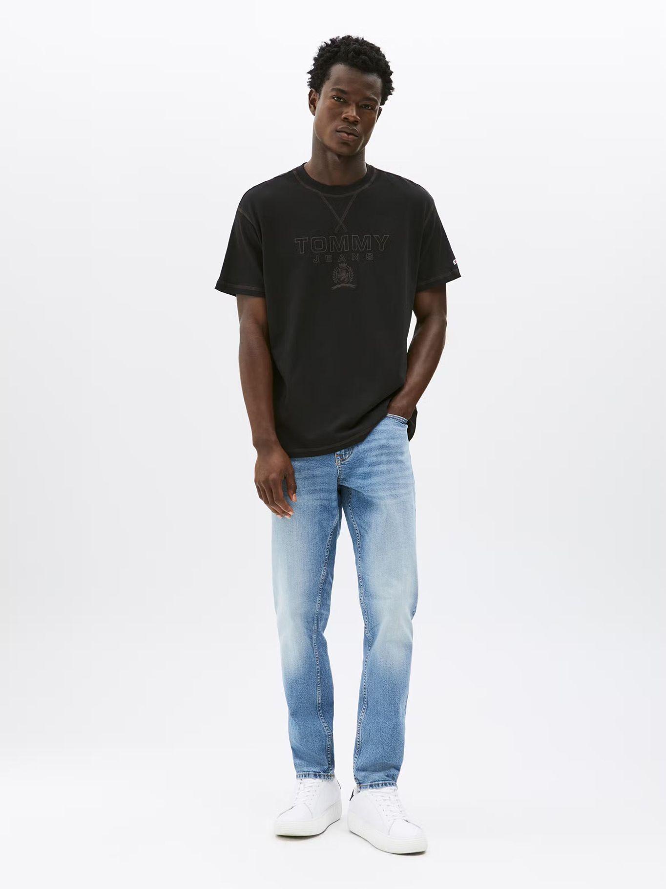 Polera Tonal Crest Logo Relaxed Fit Negro Tommy Jeans-1