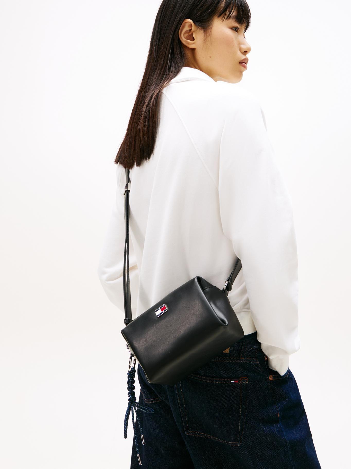 Cartera City Charm Con Logo-1