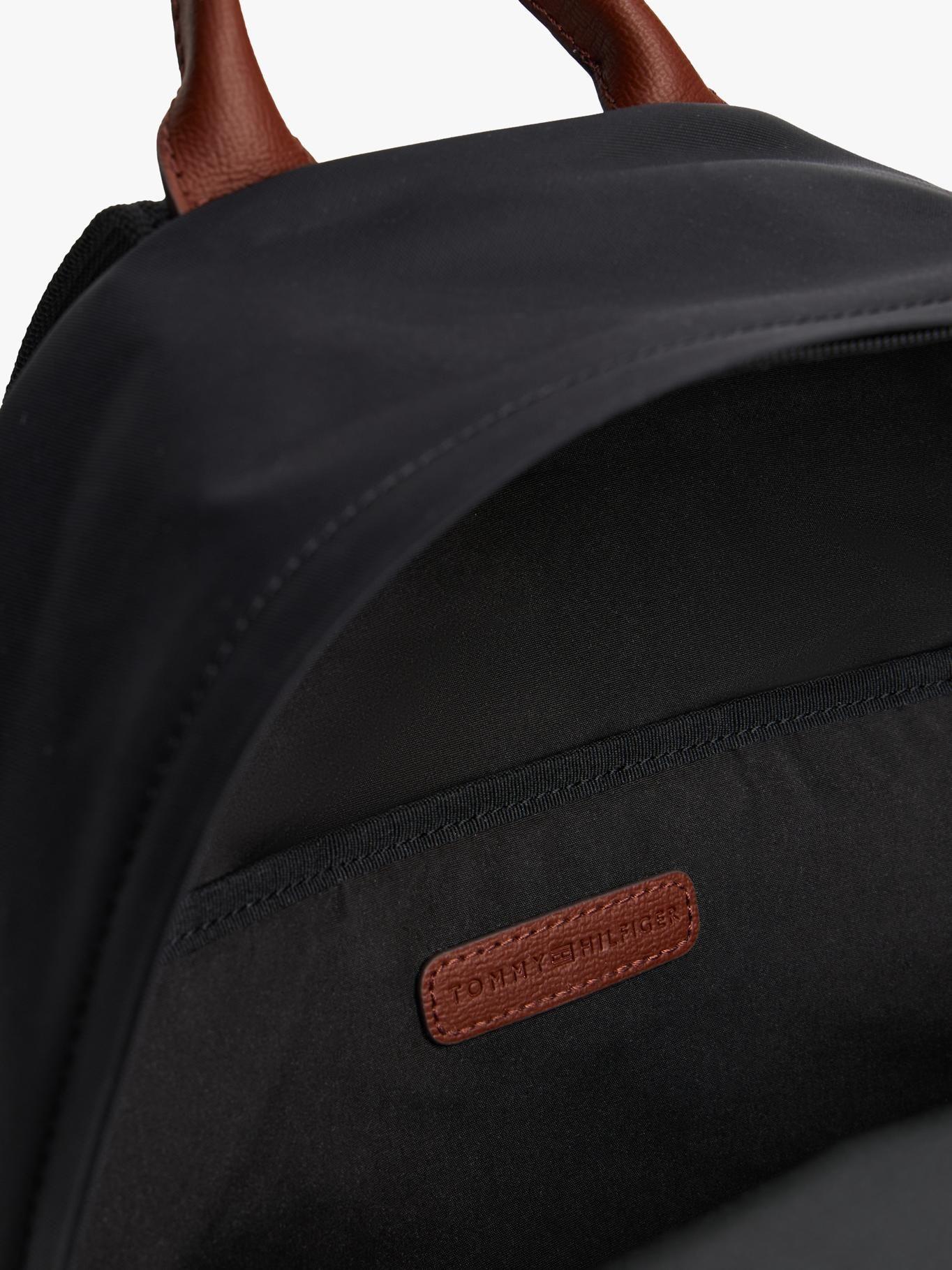 Mochila Popette Monogram/ Negro Tommy Hilfiger-3