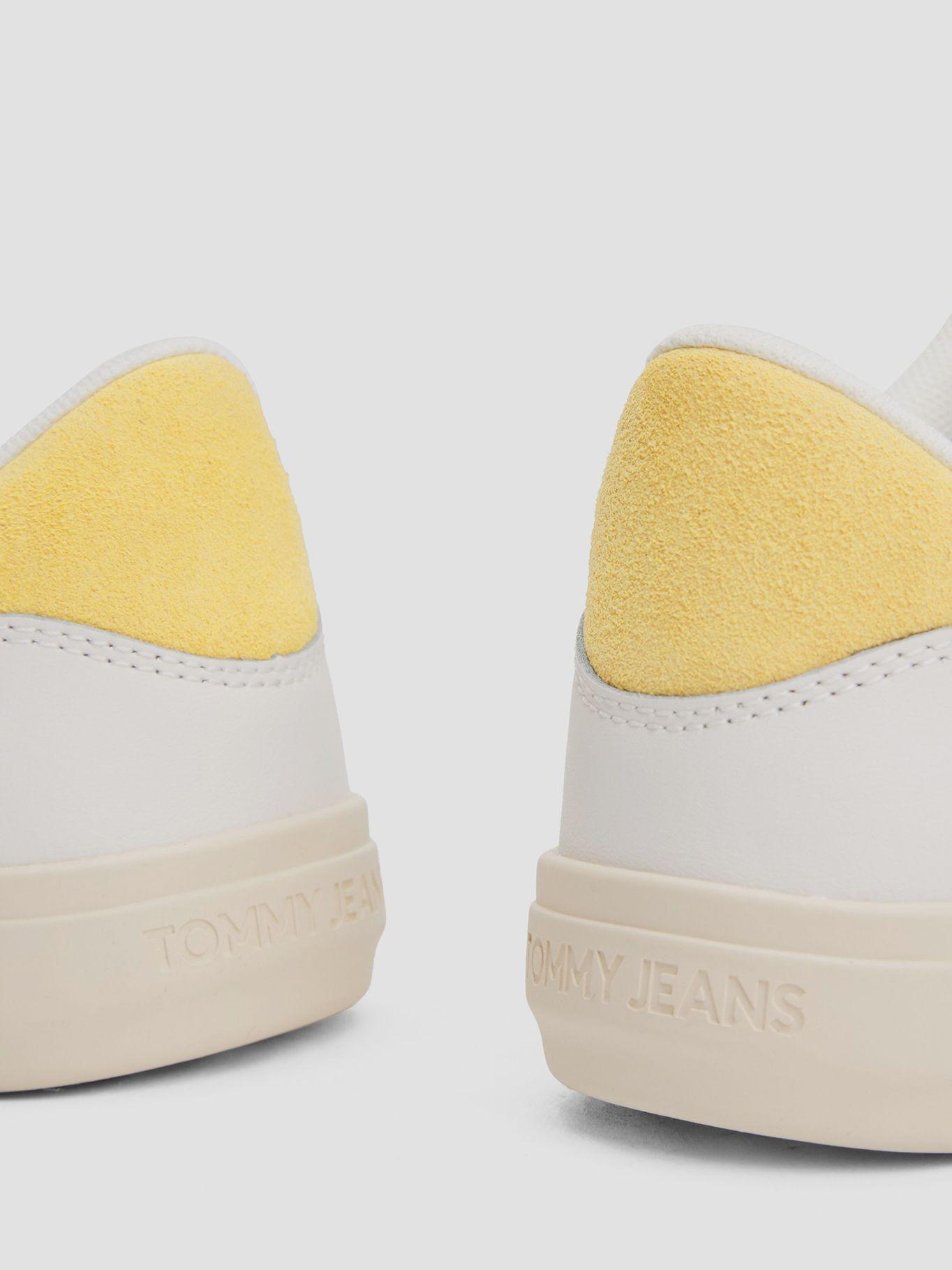 Zapatilla Esencial De Cuero y Logo Amarillo Tommy Jeans-6